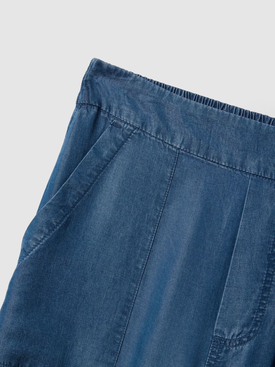 Light blue denim jeans in 100% lyocell with elasticated waist, relaxed fit_5