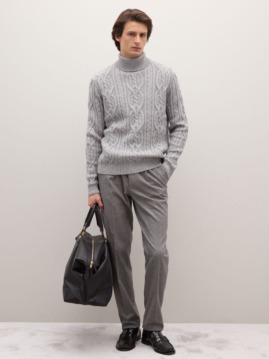 Borsa nera elegante con manici_0