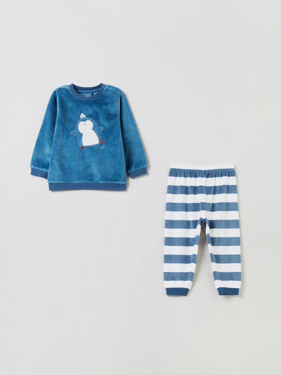 Pigiama in velour con ricamo pinguino _0