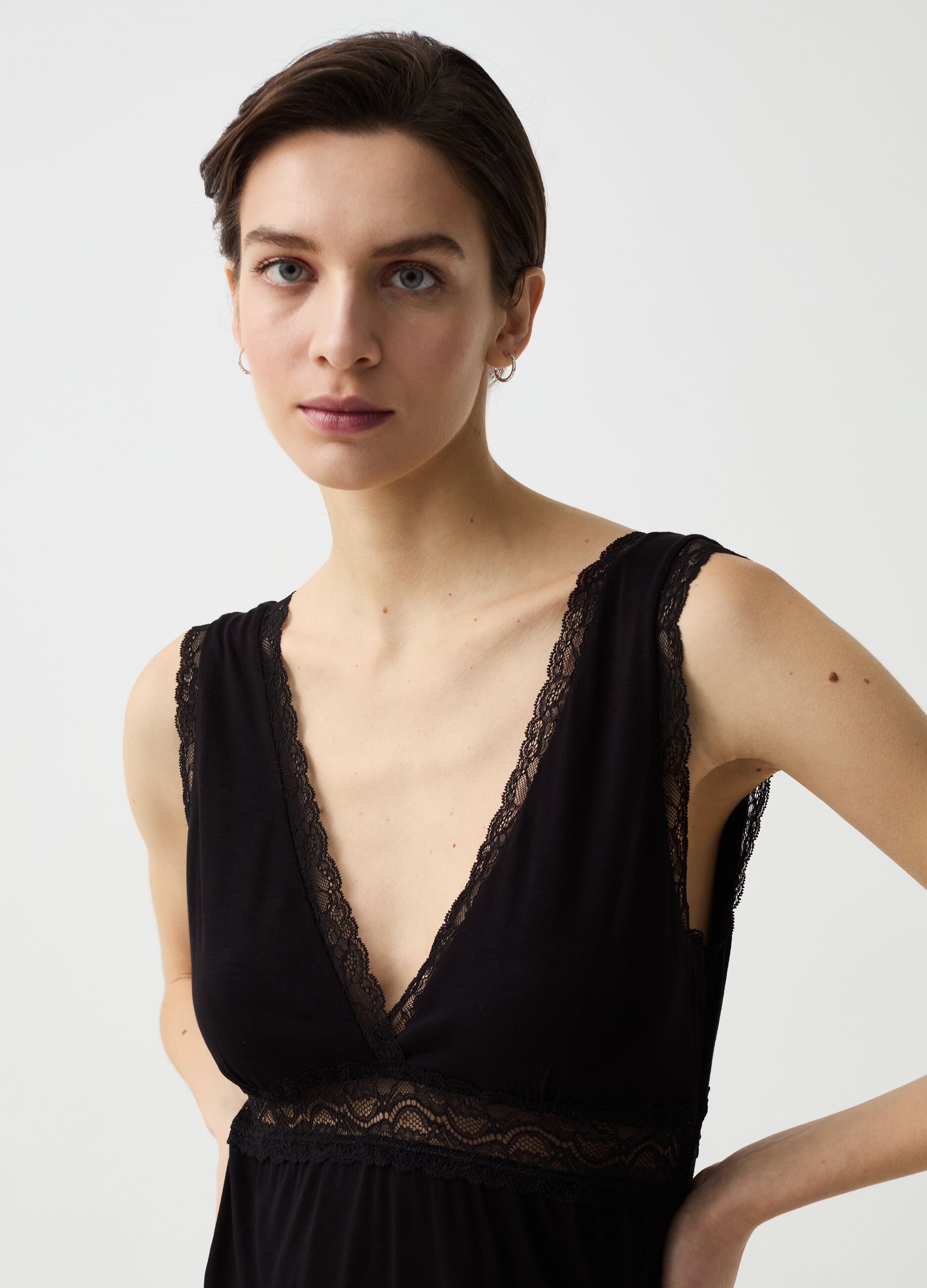 Viscose nightdress with lace