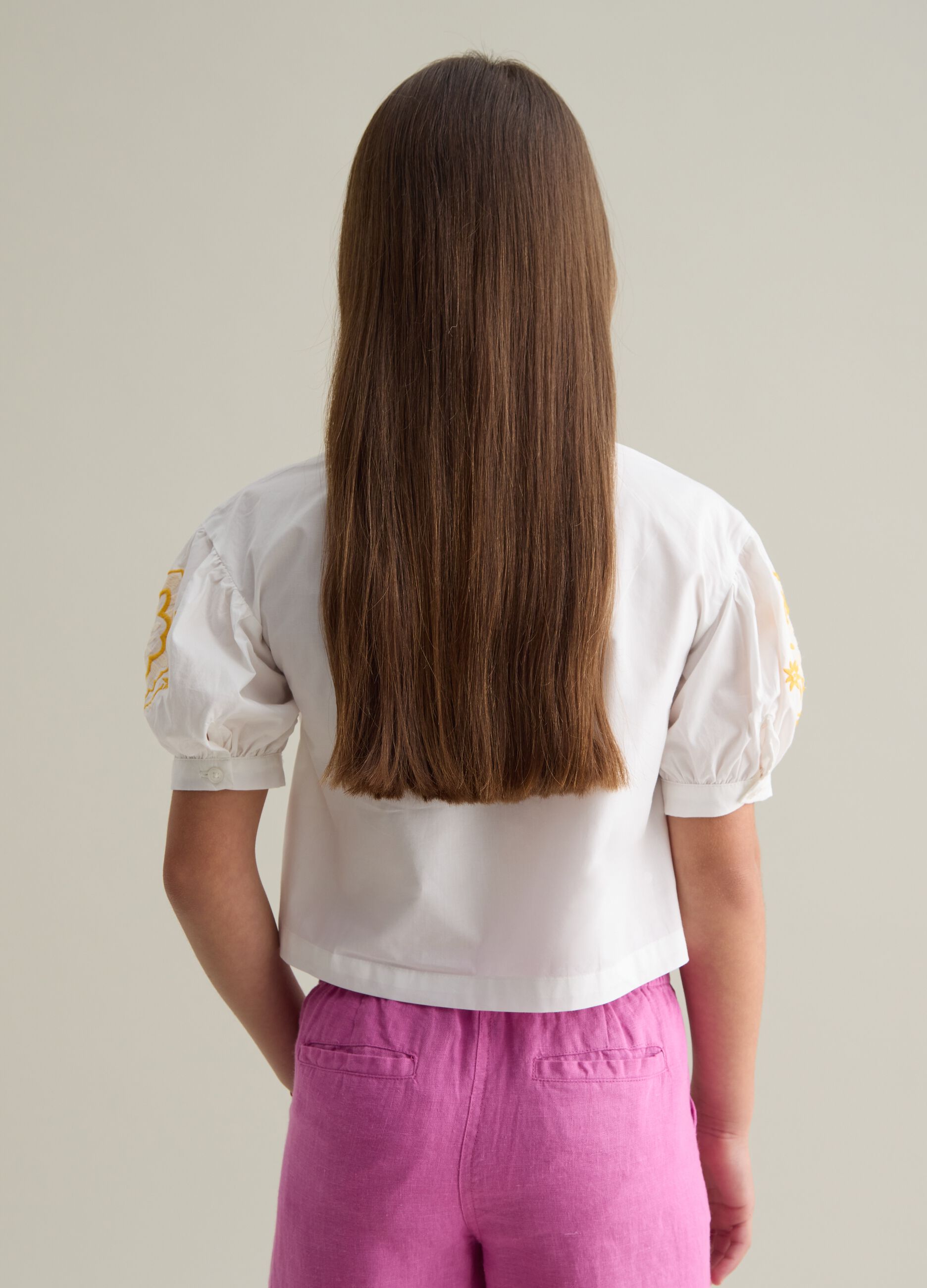 Blusa da ragazza in puro cotone bianca regular fit con ricami