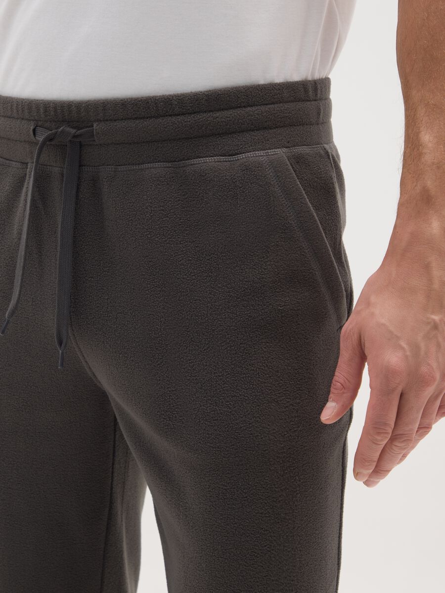 Grey fleece trousers with regular fit and elastic waist_3