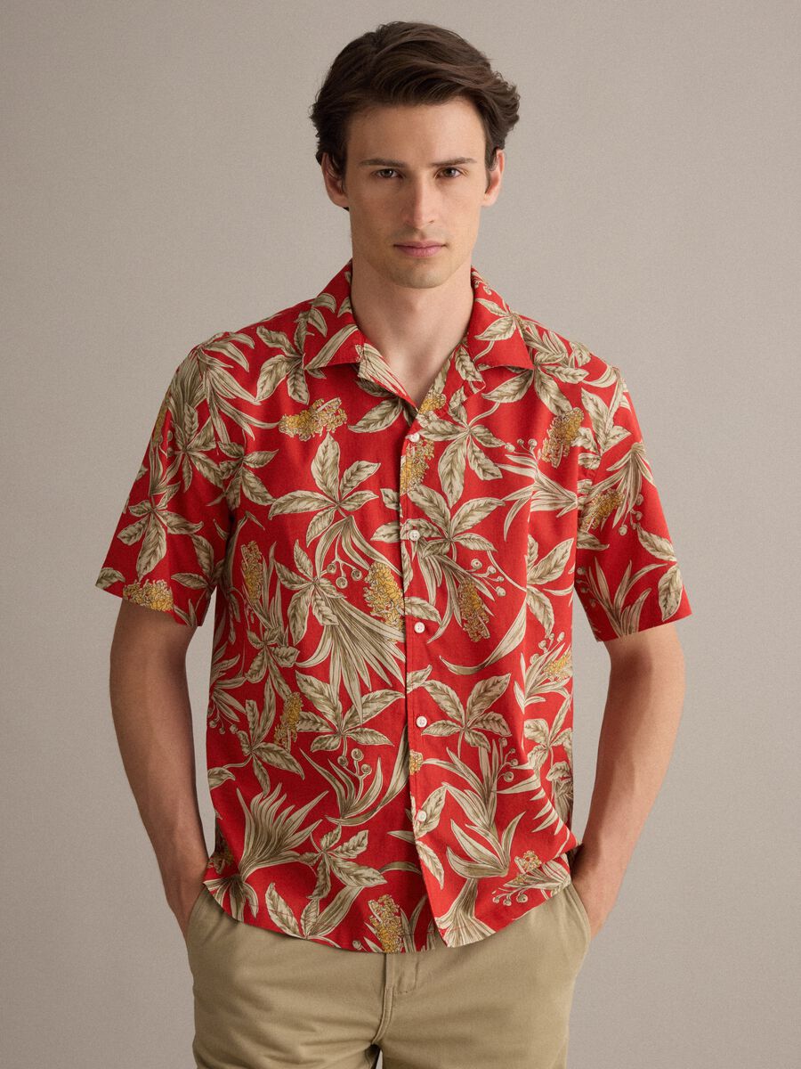Camicia rossa in cotone organico con stampa tropicale_1