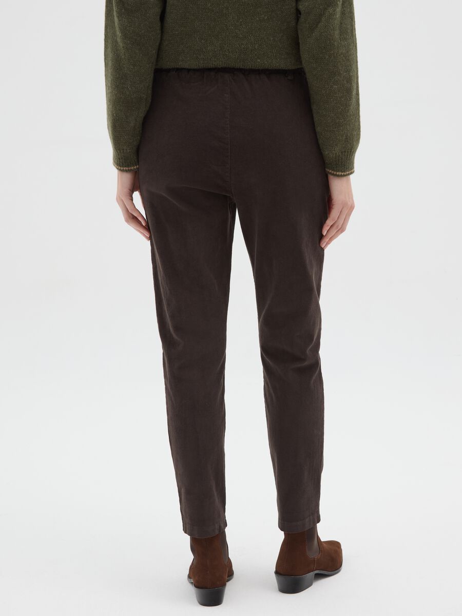 Brown regular fit stretch cotton trousers_2