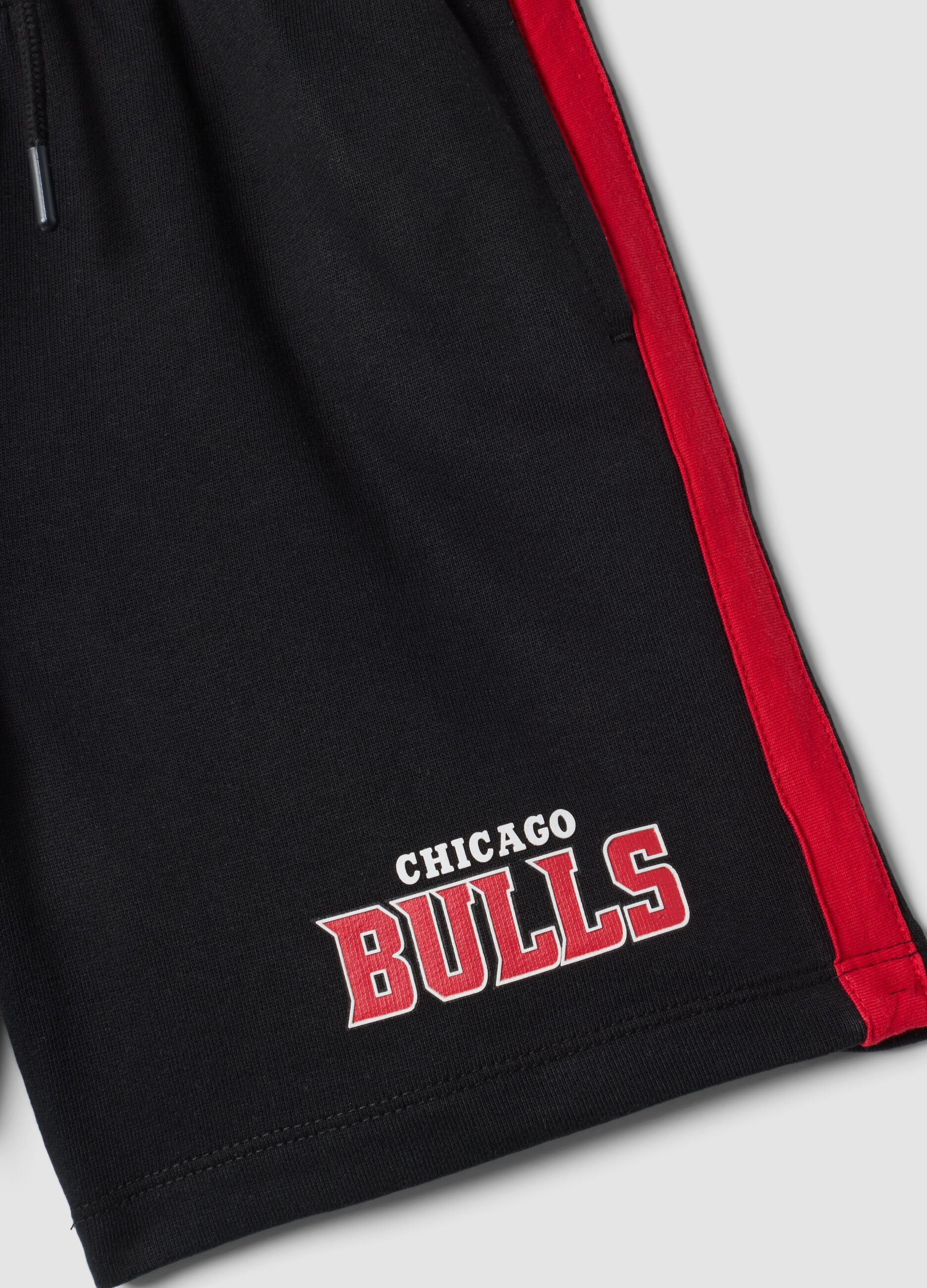 Boys&rsquo; black pure cotton Chicago Bulls print shorts