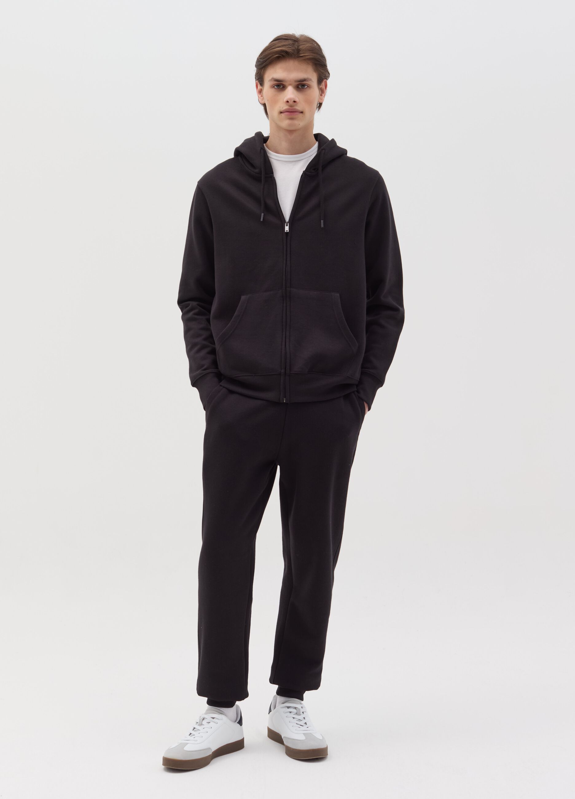 Fleece joggers with pockets and drawstring