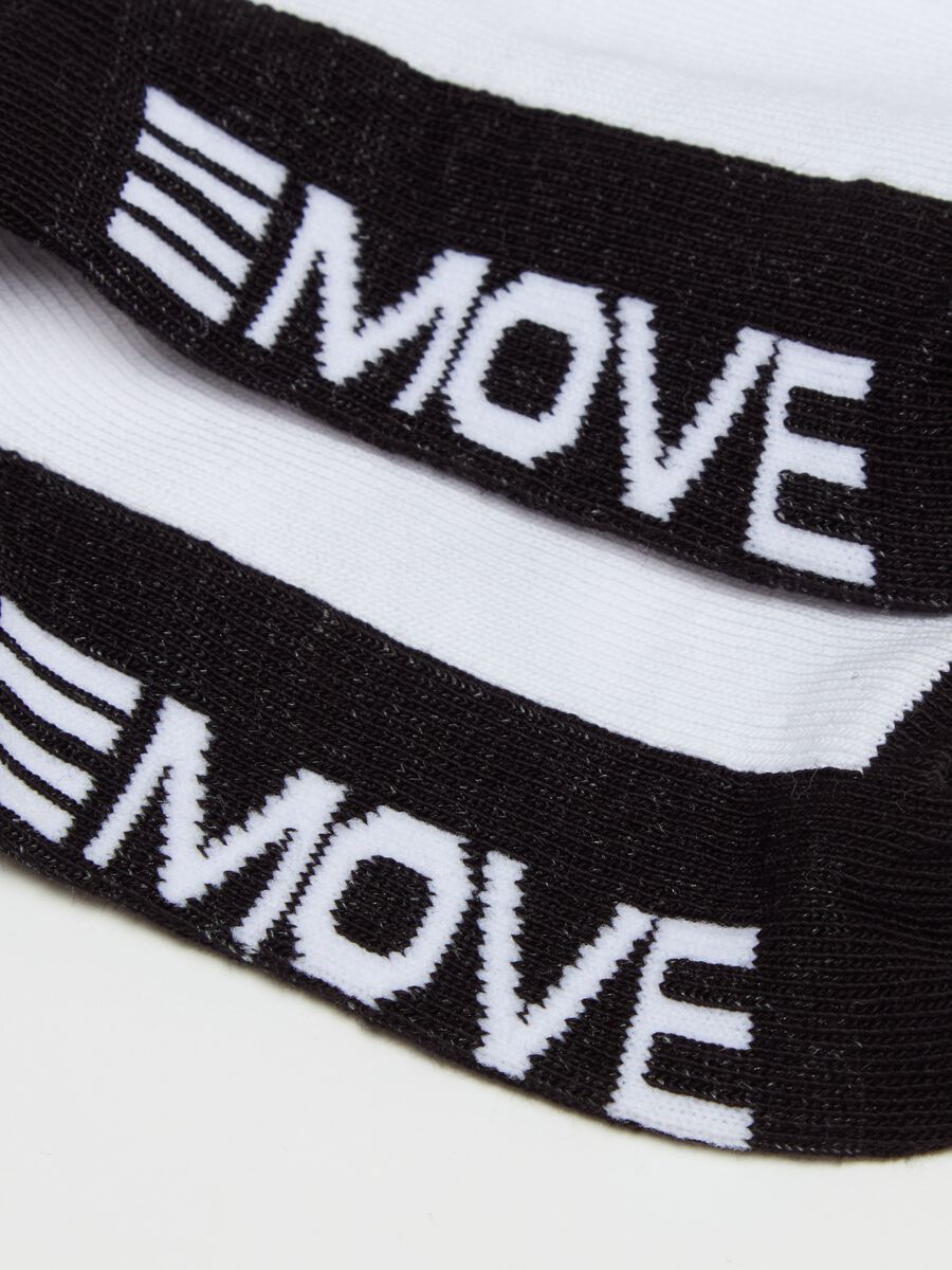 Three-pair pack stretch shoe liners with "Move On" lettering_1