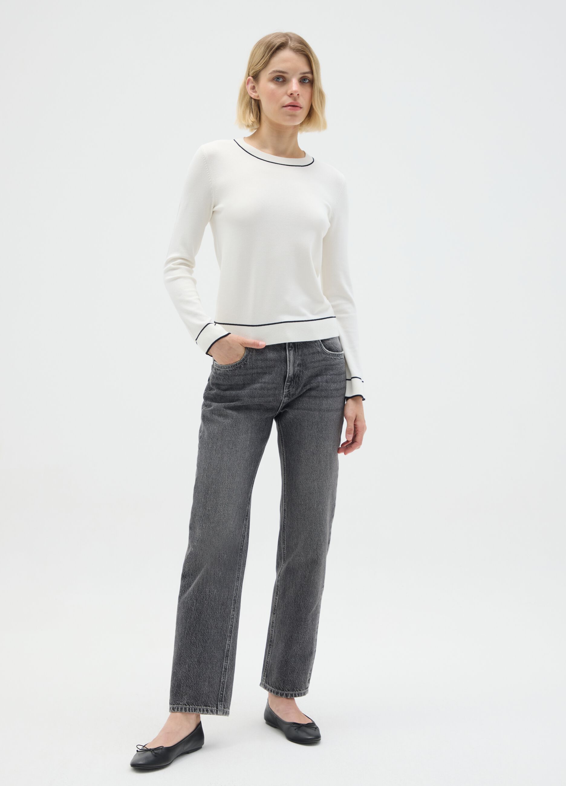 Maglione bianco con scollo rotondo