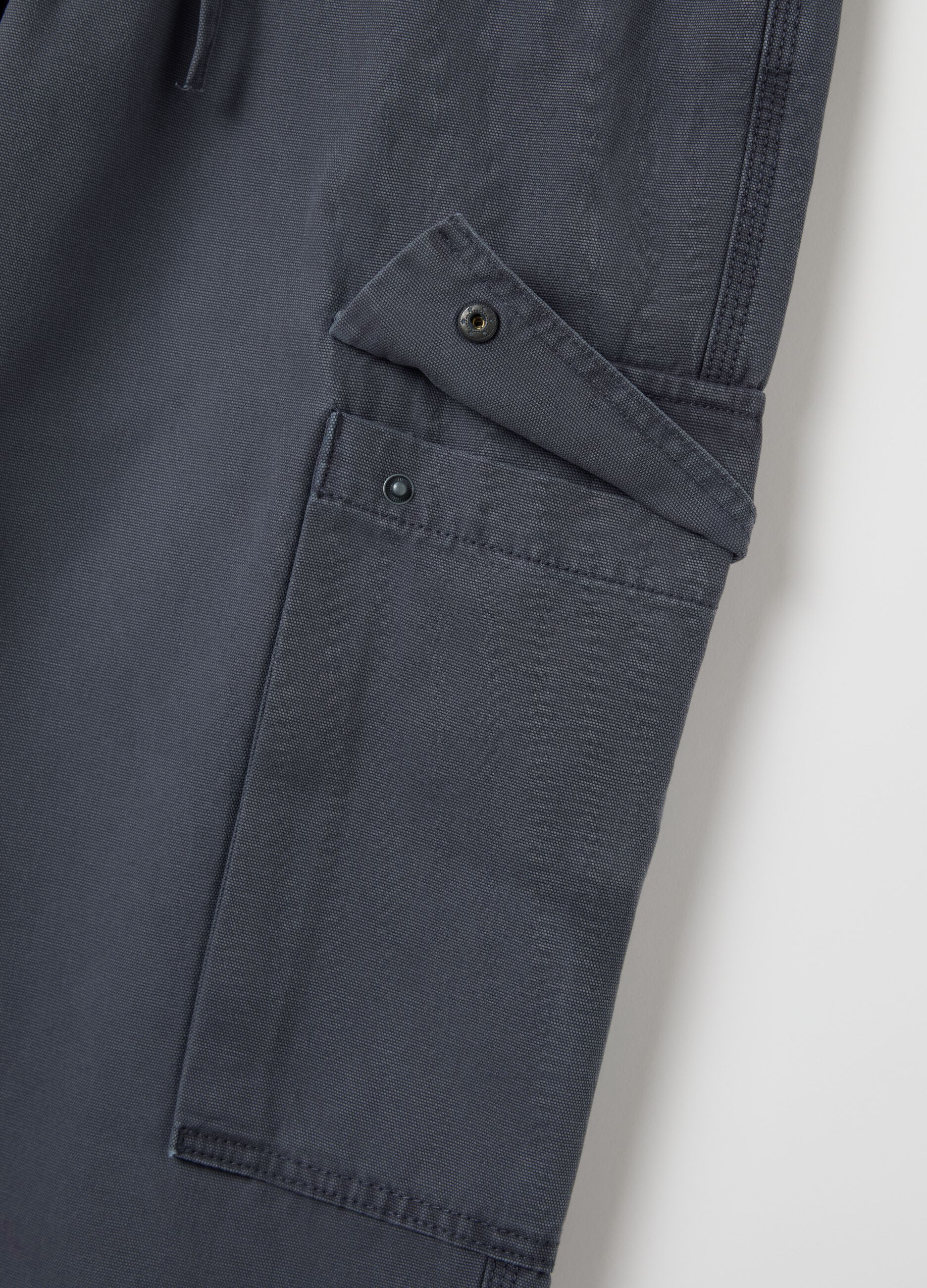 Wide-leg cargo joggers with drawstring