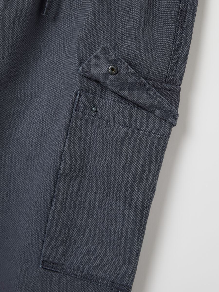 Wide-leg cargo joggers with drawstring_5