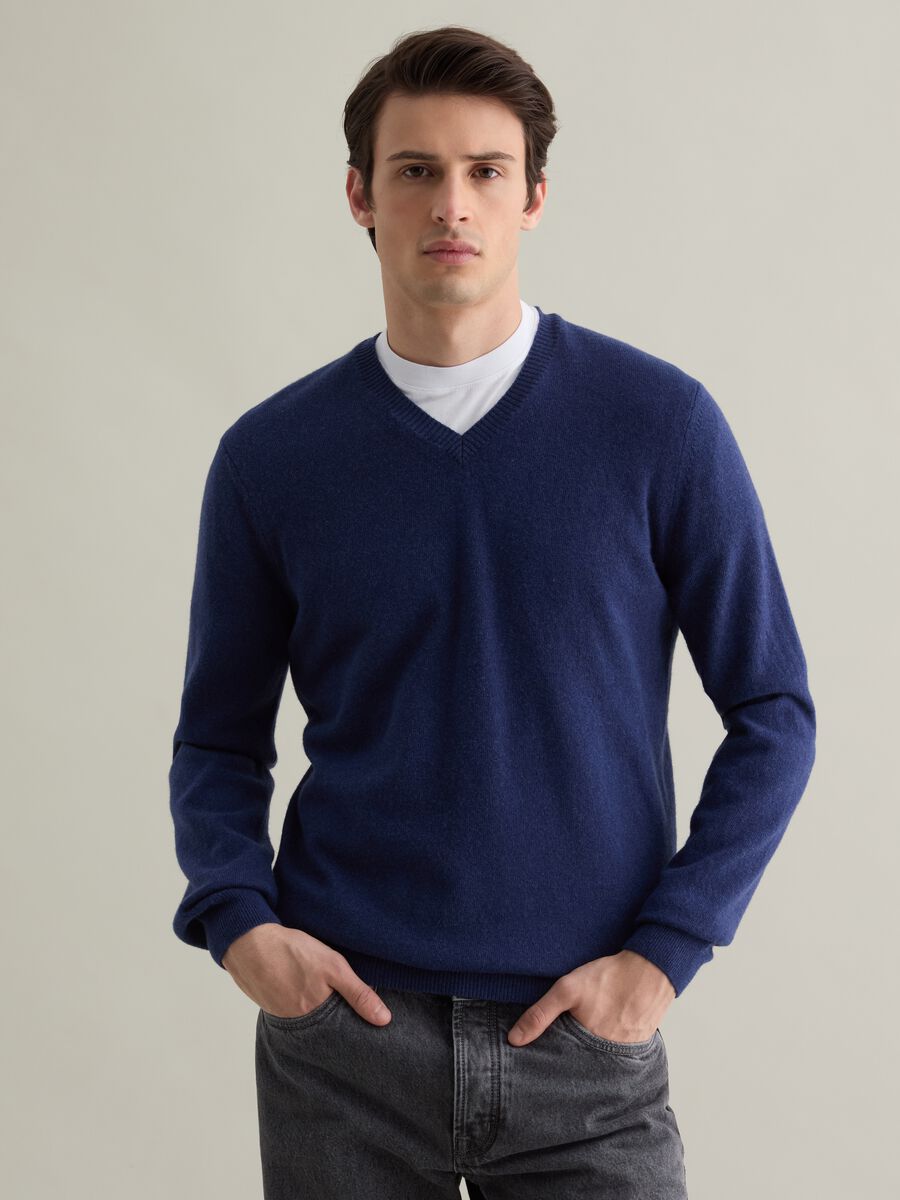 Lambswool pullover with V neck_0
