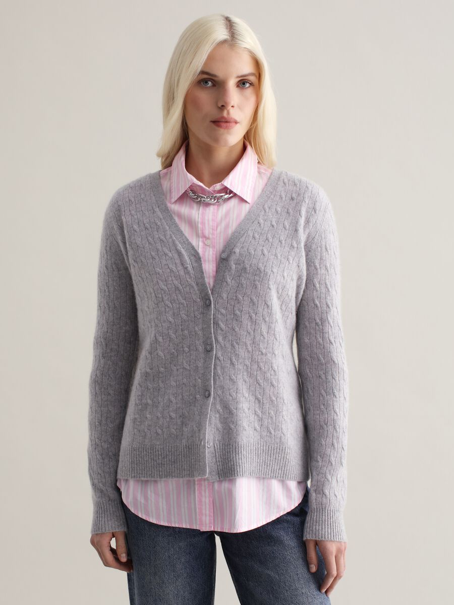 Cardigan in cable-knit cashmere with V neck_0