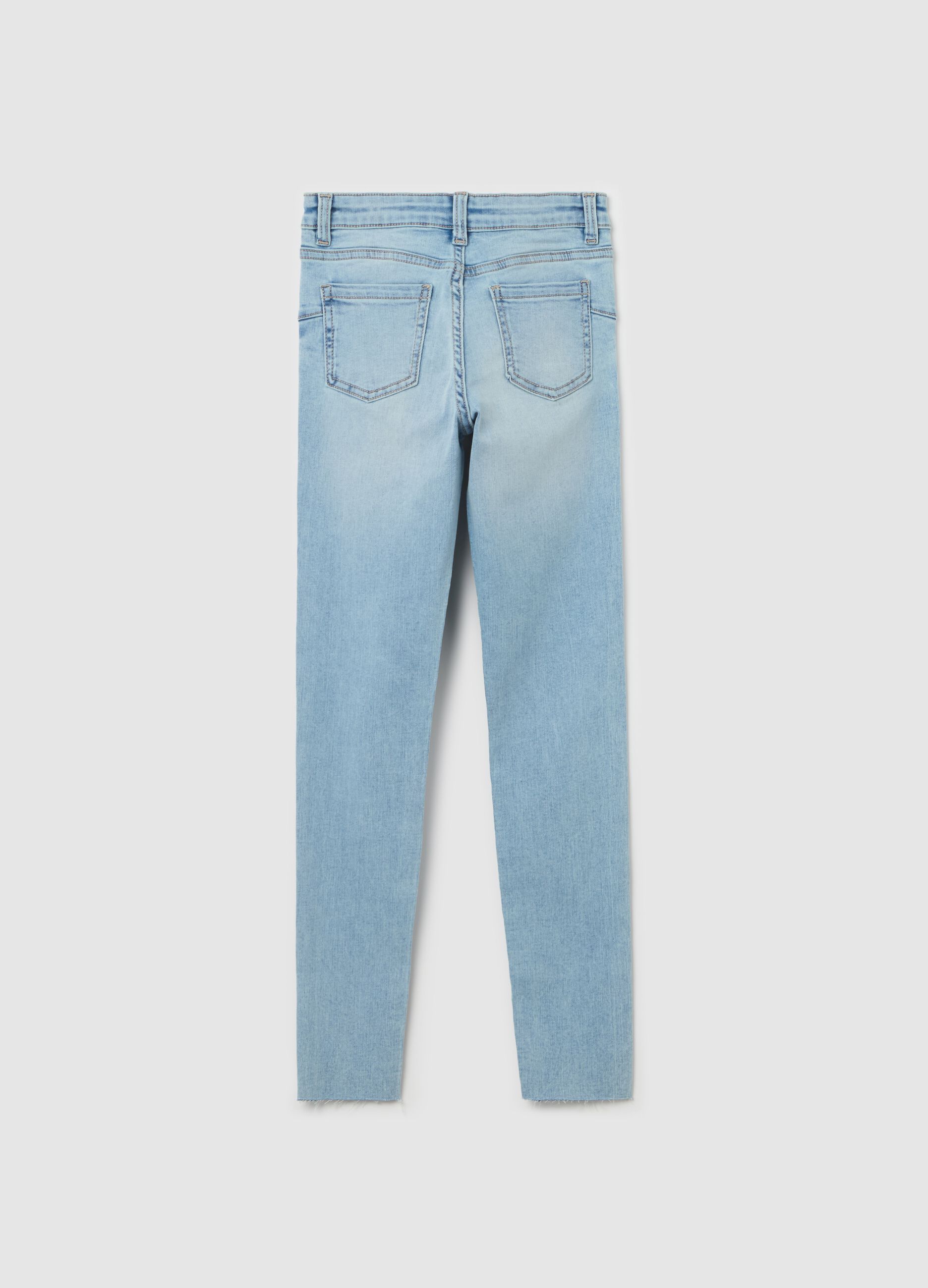 Jeans slim fit con abrasioni 