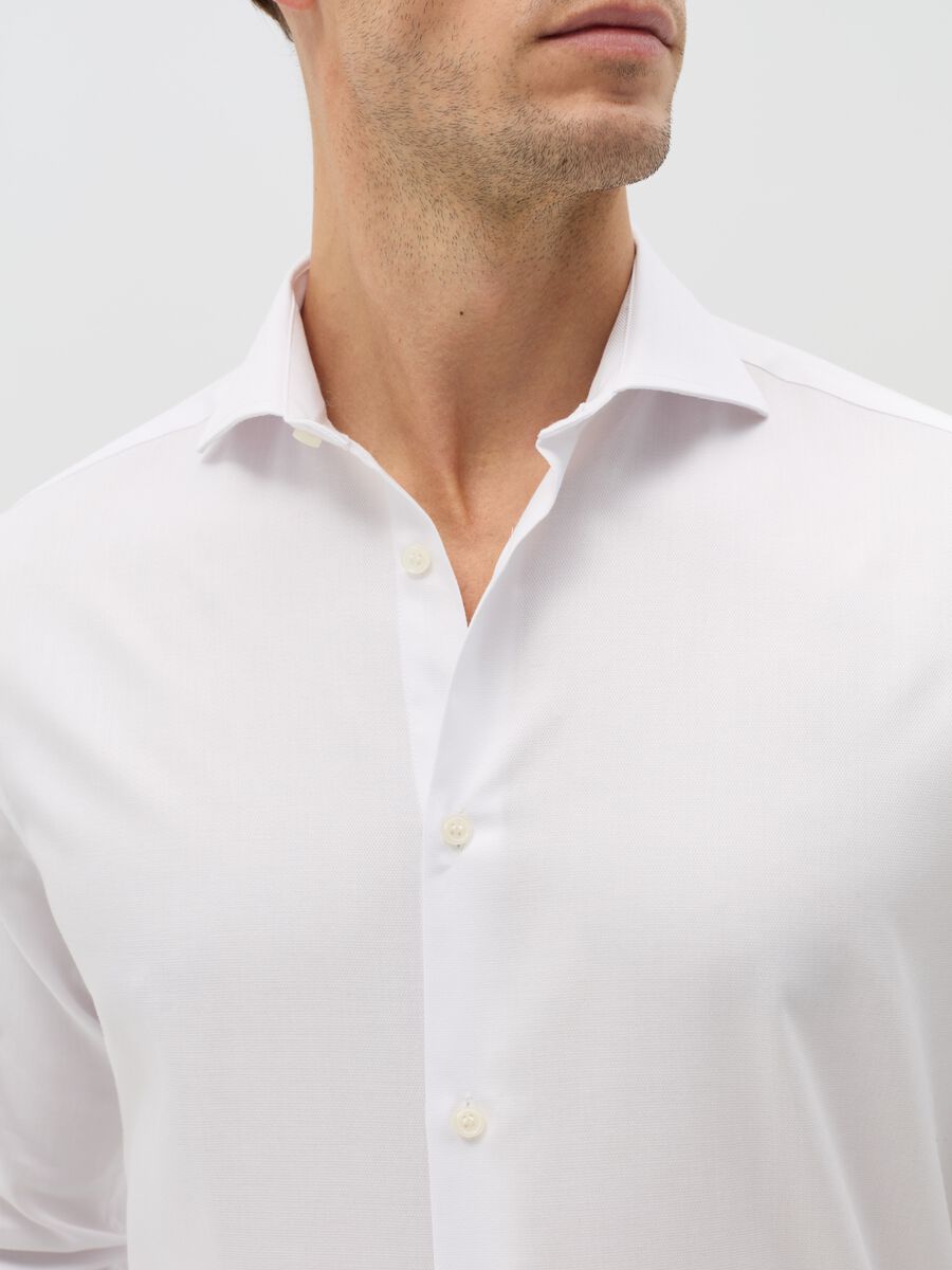 Regular-fit easy-iron shirt in white Oxford cotton_1