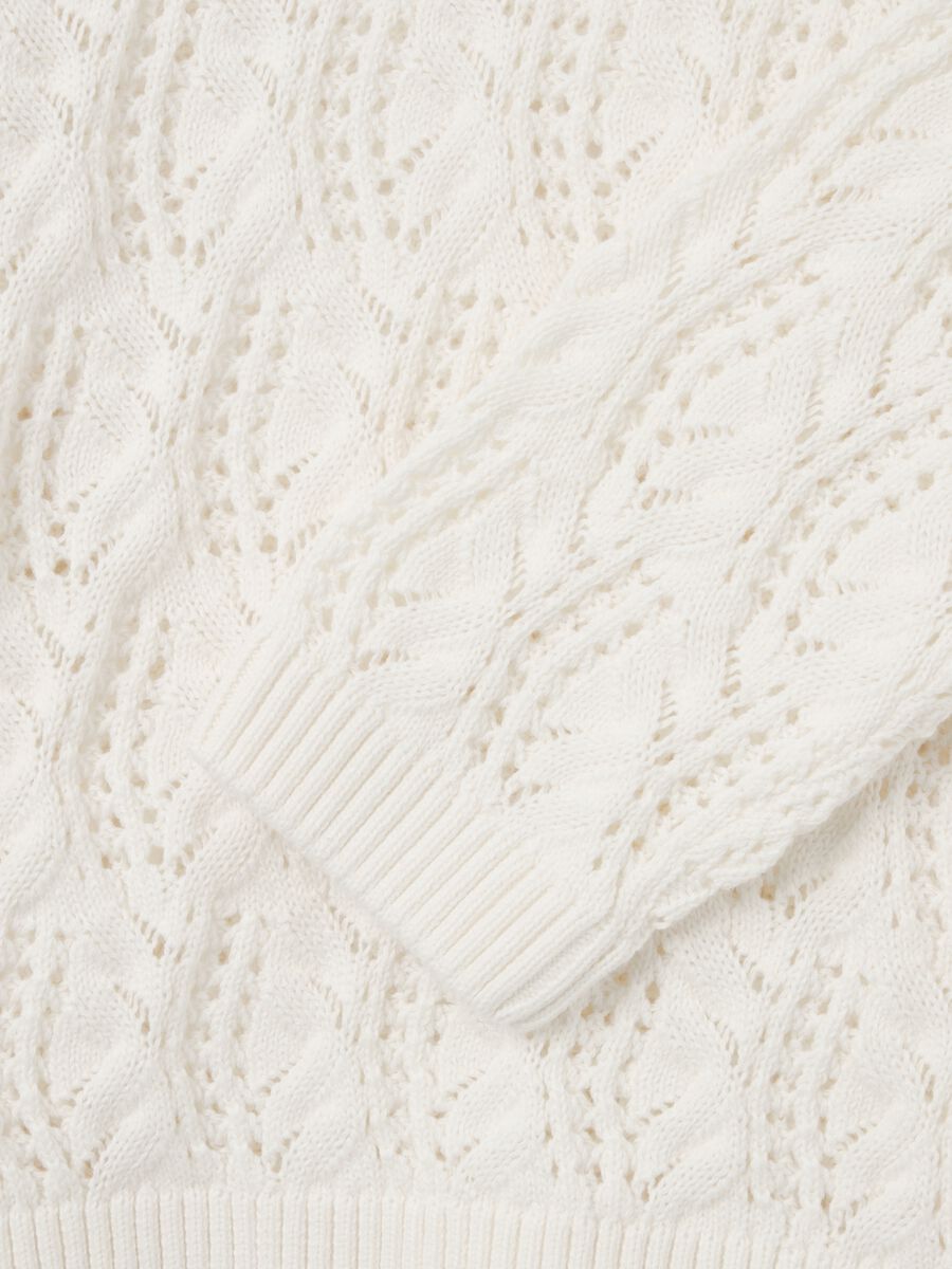 Crochet pullover with round neck_5
