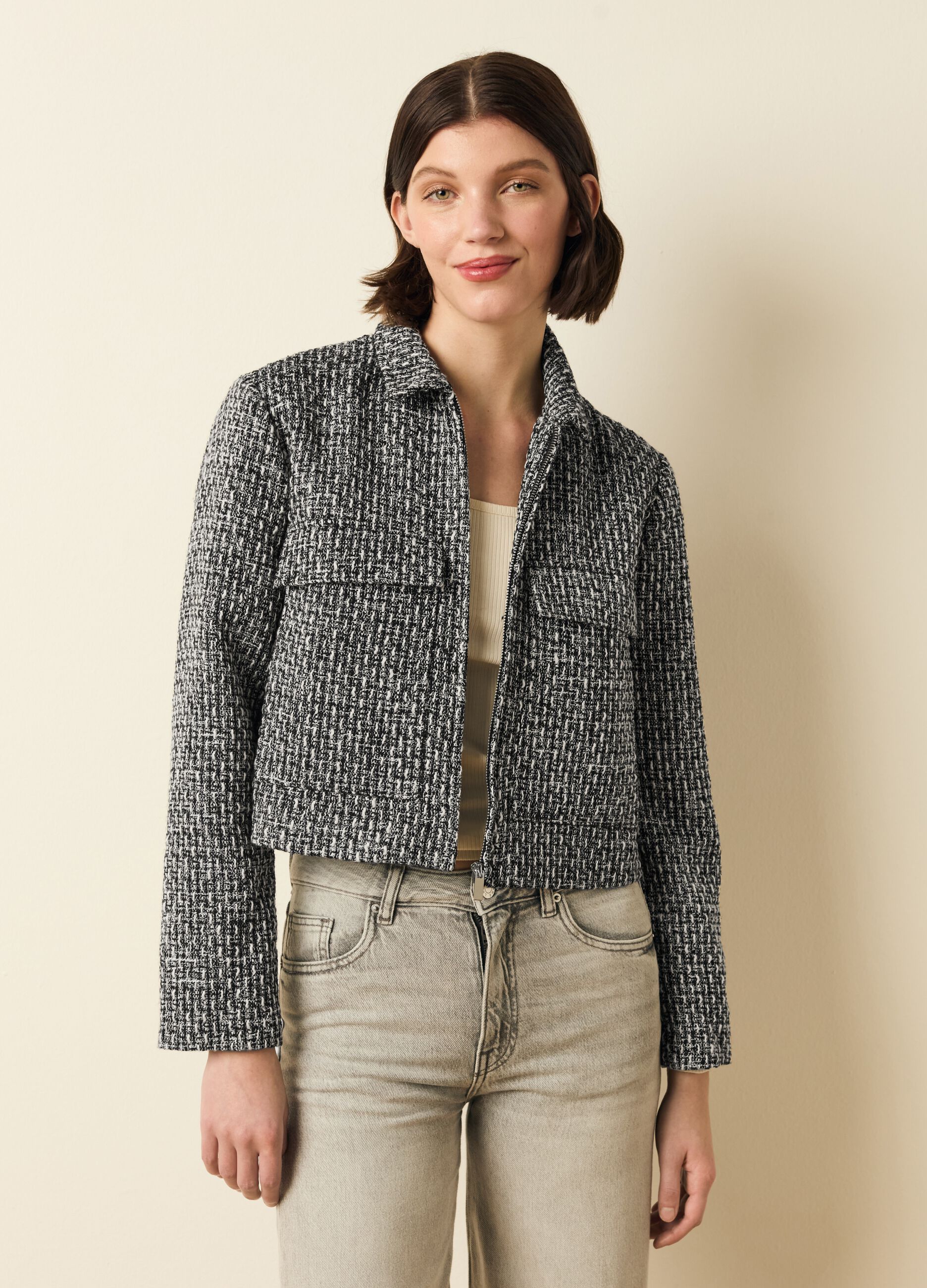 Giacca corta in tweed con trama geometrica 