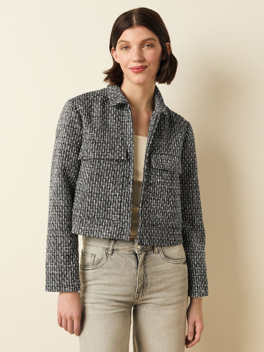Short jacket in tweed with geometric weave_1