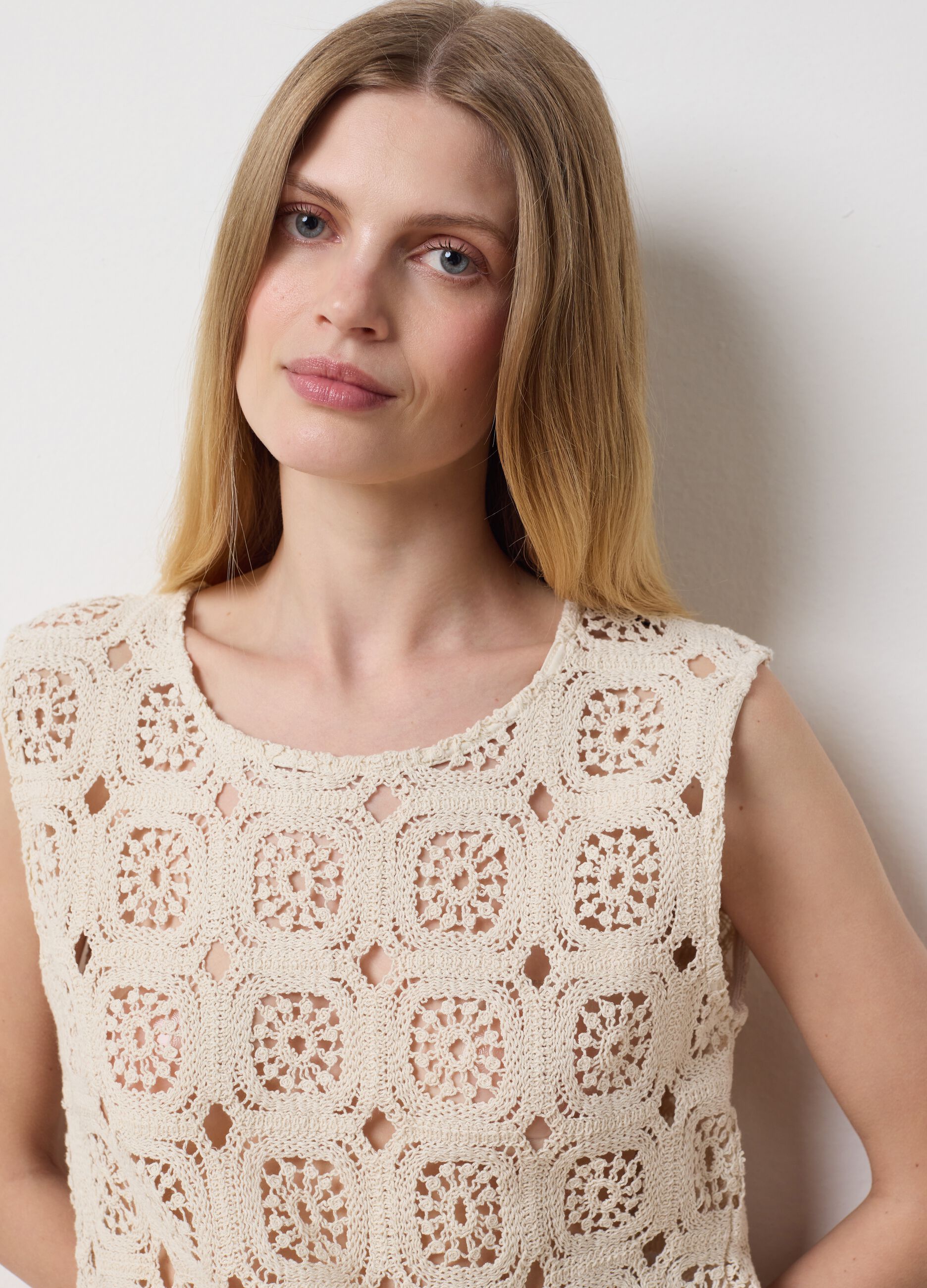 Beige crochet tank top with fringing