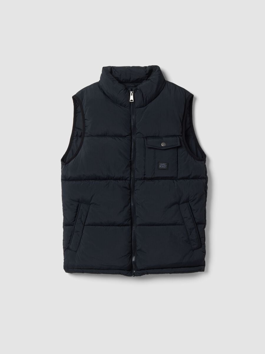 Black water-repellent padded gilet with zip and high neck for boys_0