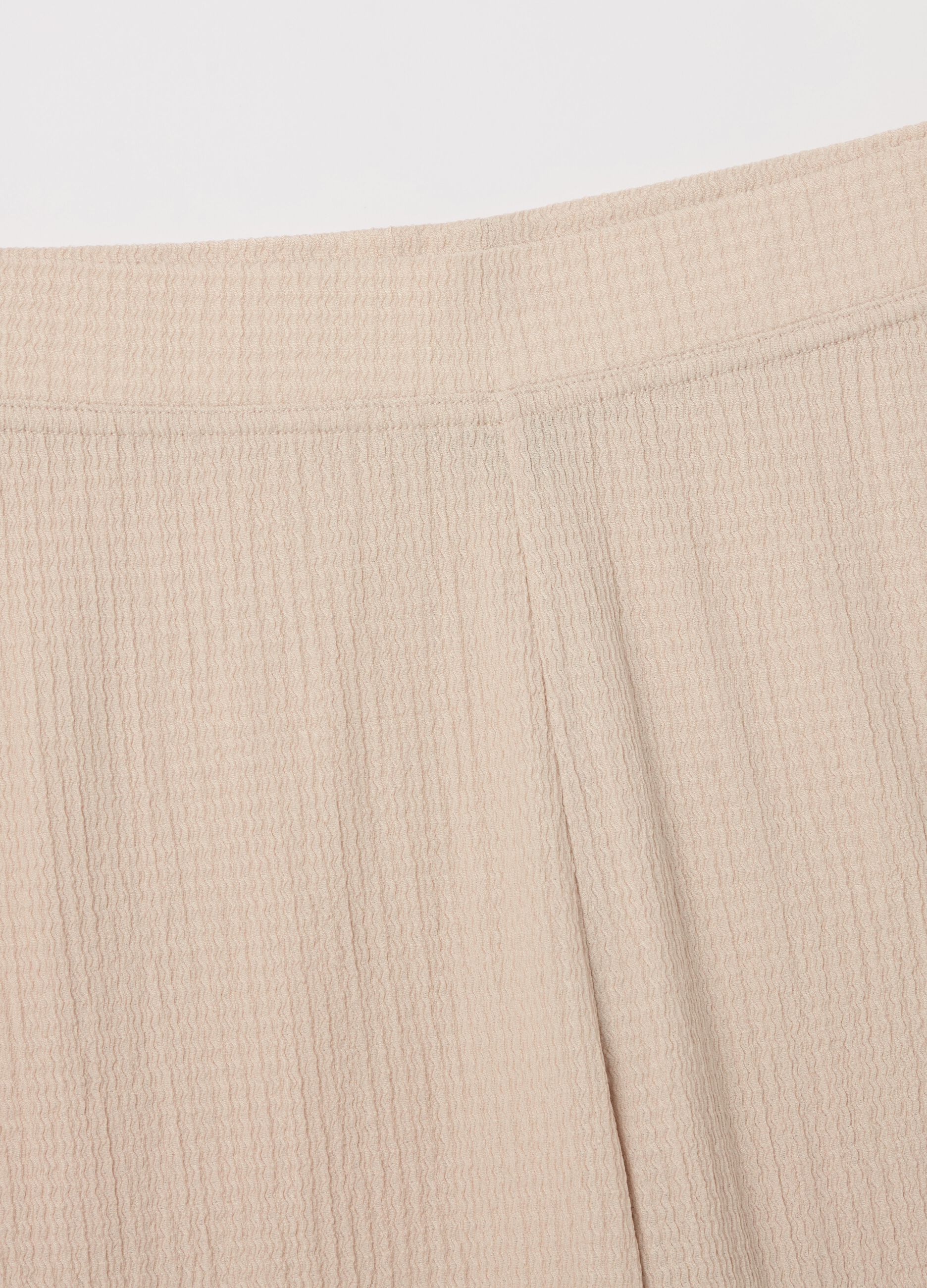 Pantalone a gamba larga beige con trama waffle