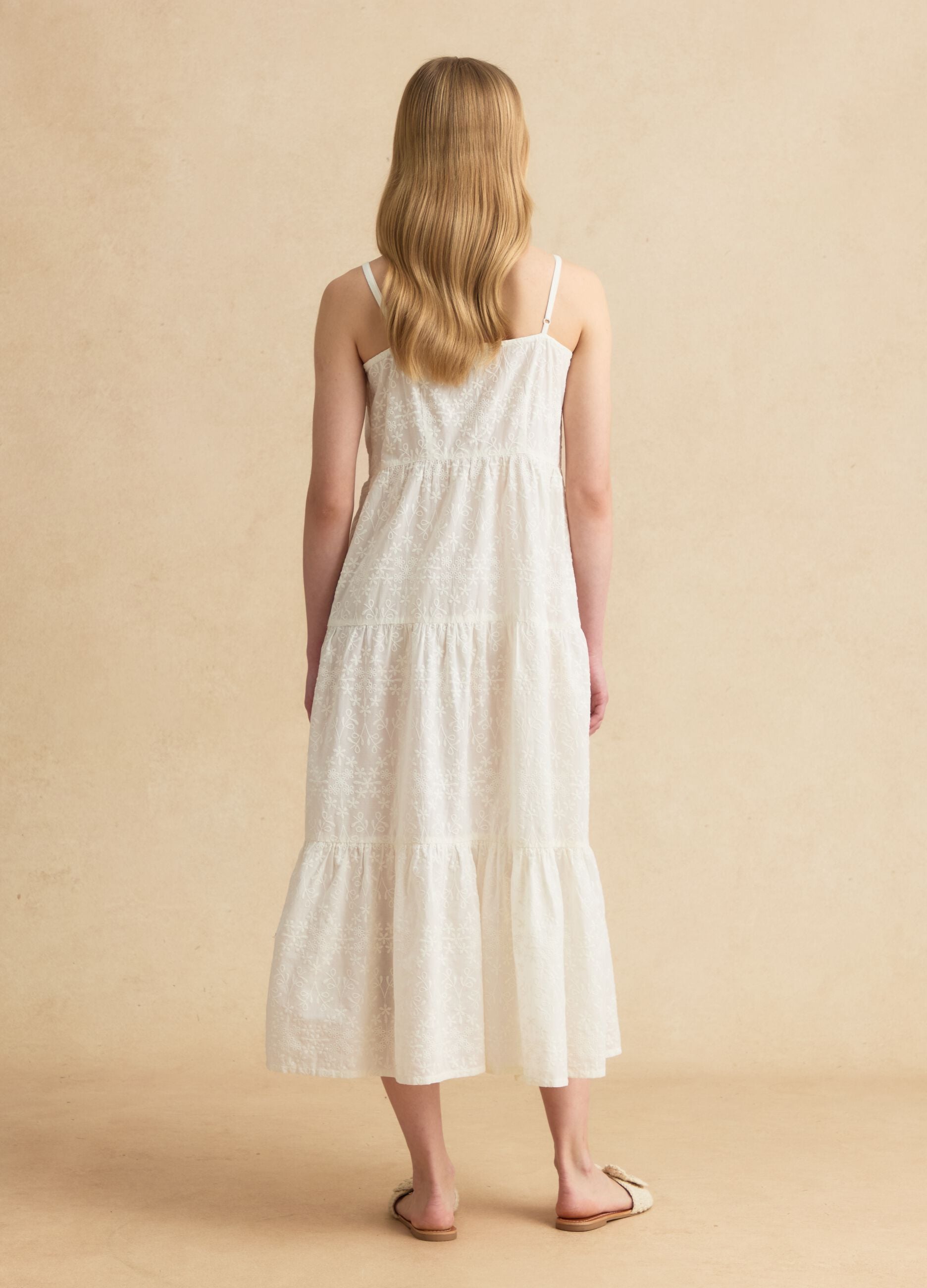 Abito midi bianco in puro cotone con ricamo