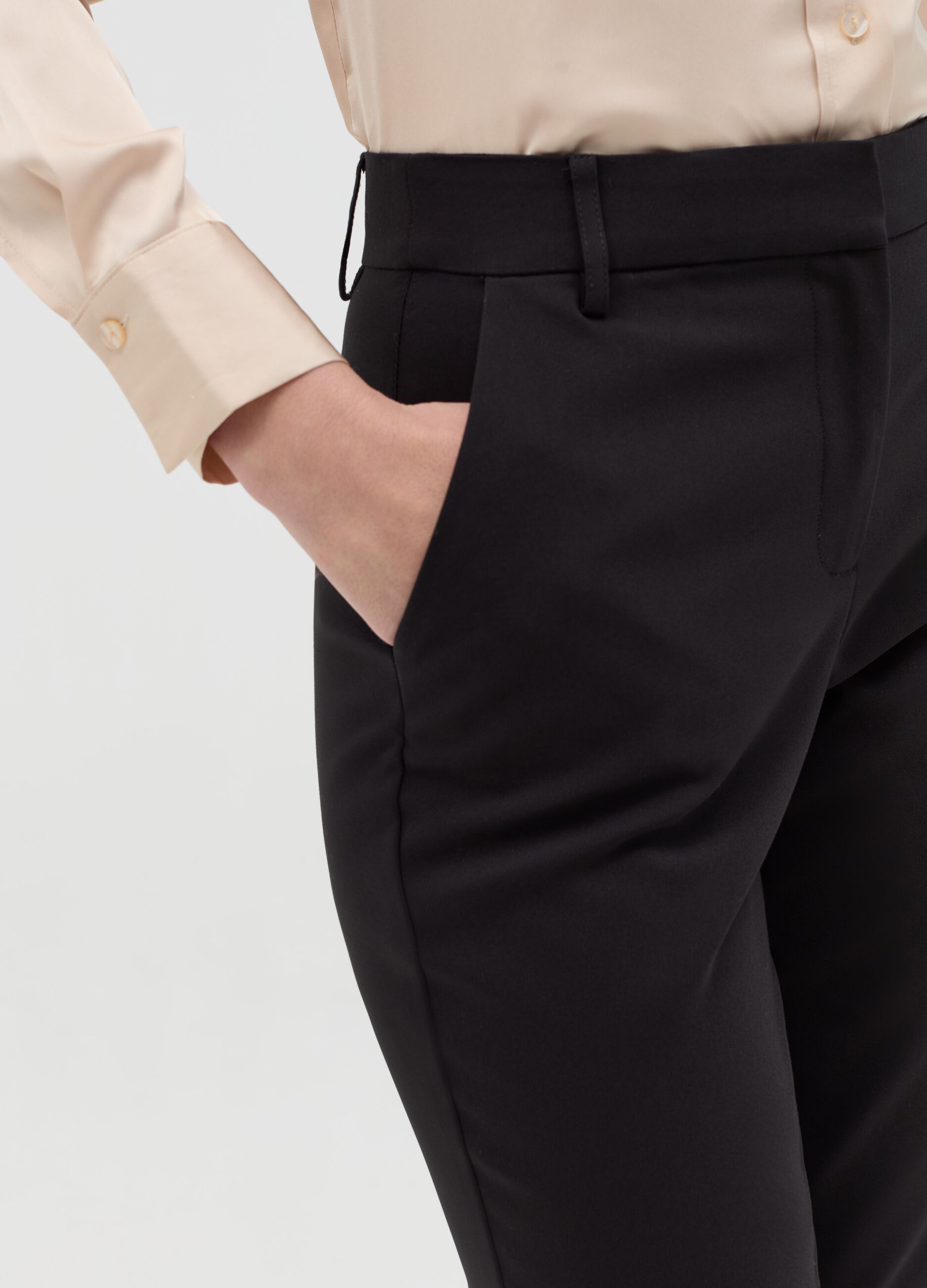 Chino trousers with pockets