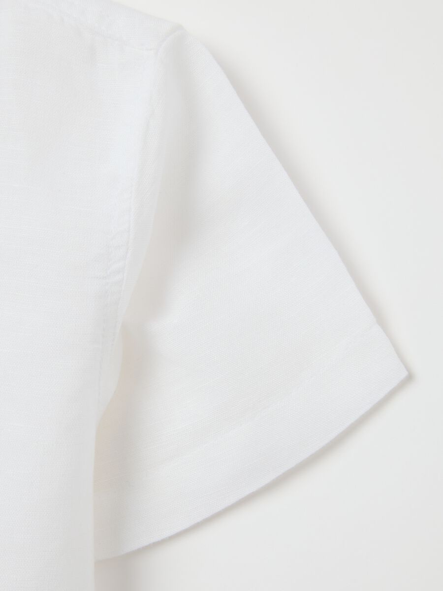 White regular fit linen-cotton blend child's shirt with buttons_3