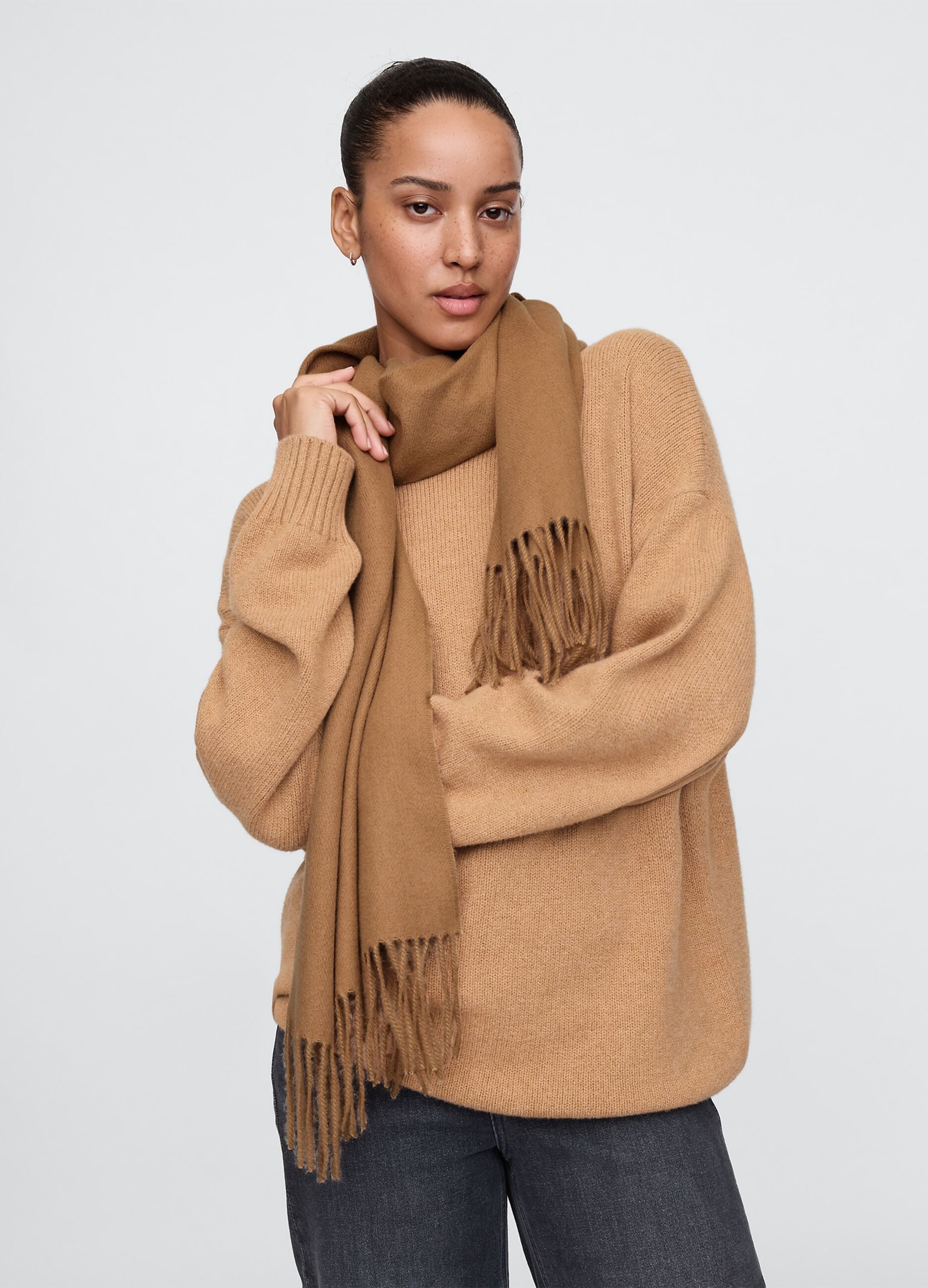 Scarf in wool and viscose blend with fringing