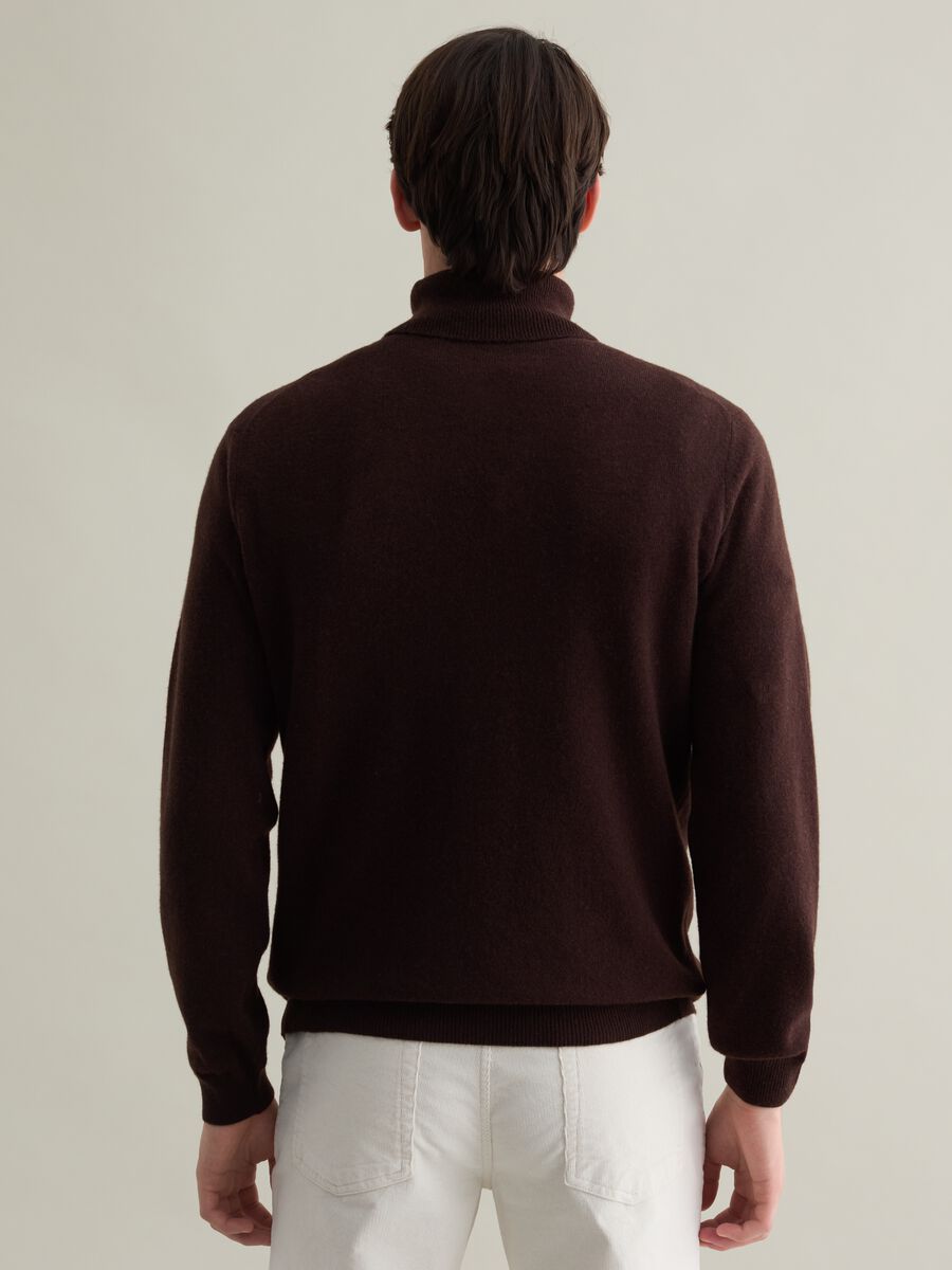 Lambswool pullover with high neck_3