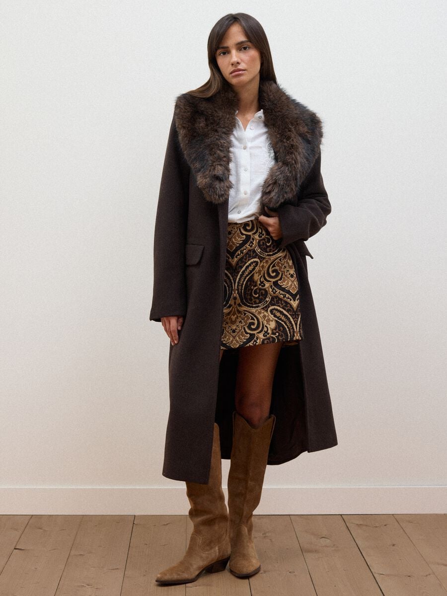 Cappotto marrone lungo in misto lana e viscosa con colletto a contrasto_1