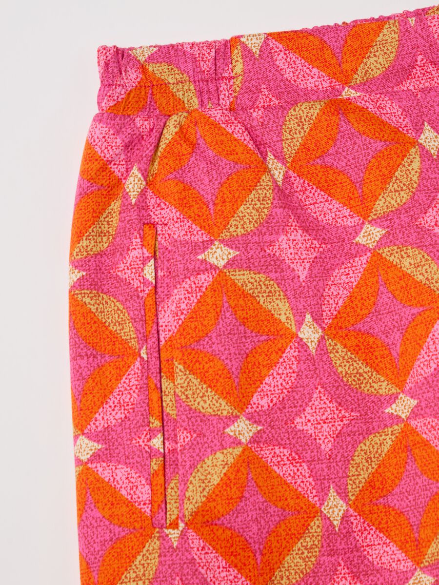 Wide-leg trousers with all-over print_5