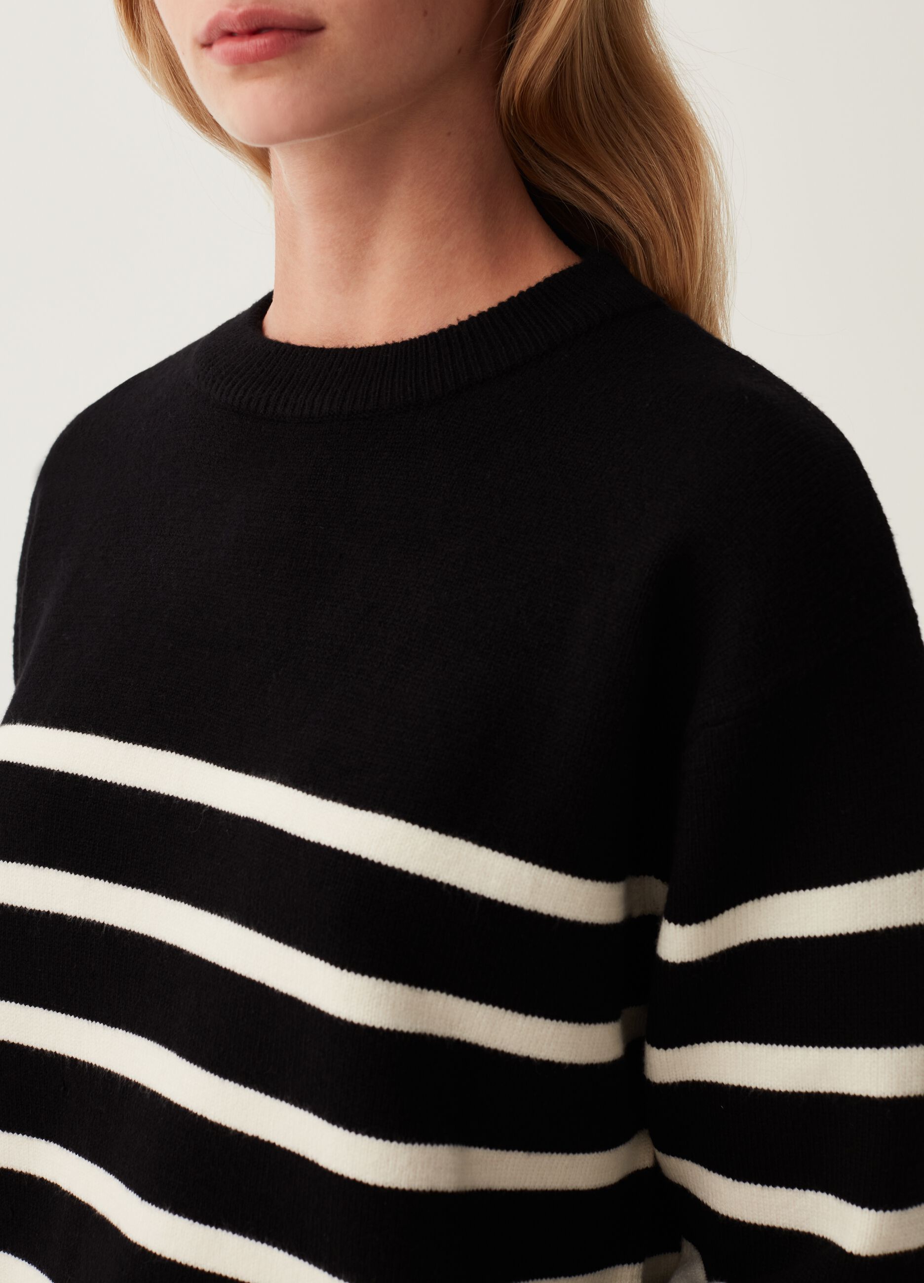 Maglia con fantasia a righe
