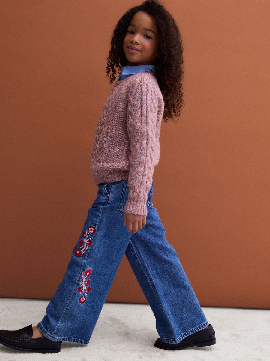 Jeans blu wide leg in puro cotone con ricami floreali_2
