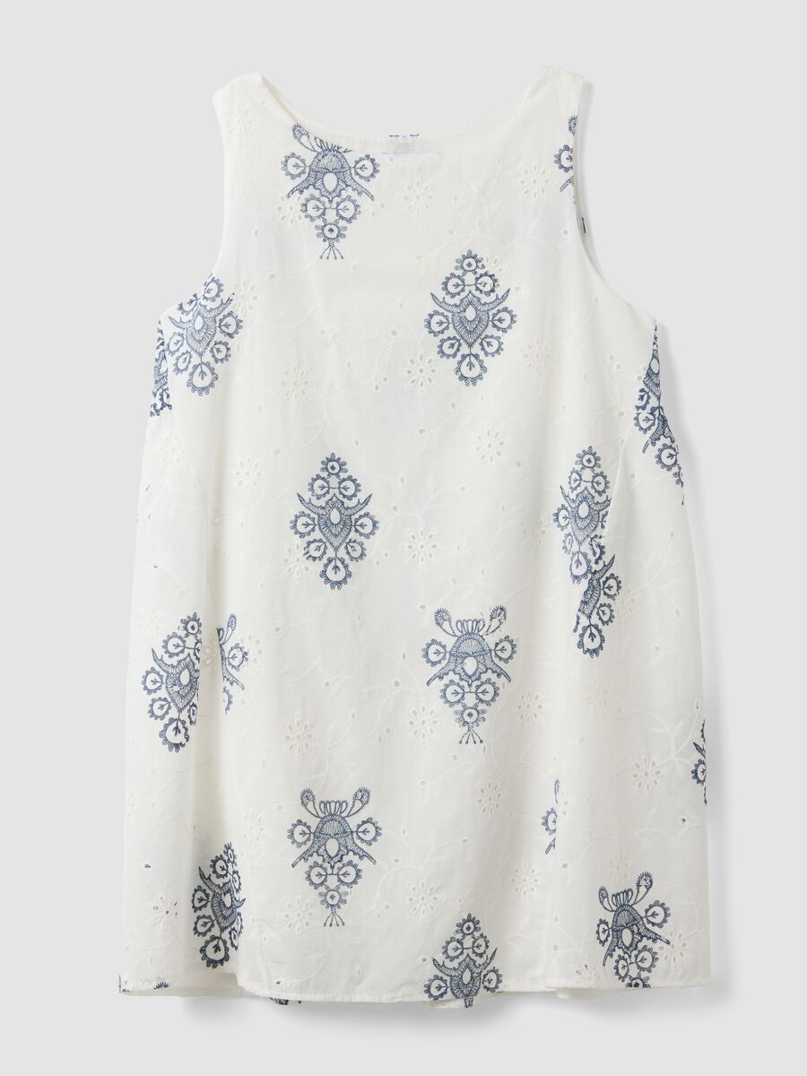 Abito bianco traforato in puro cotone con ricami blu regular fit_4