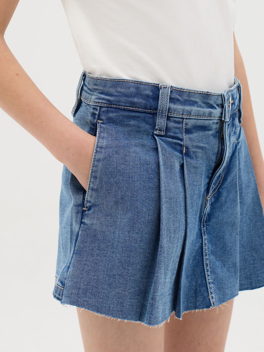 Pleated skorts in denim_2