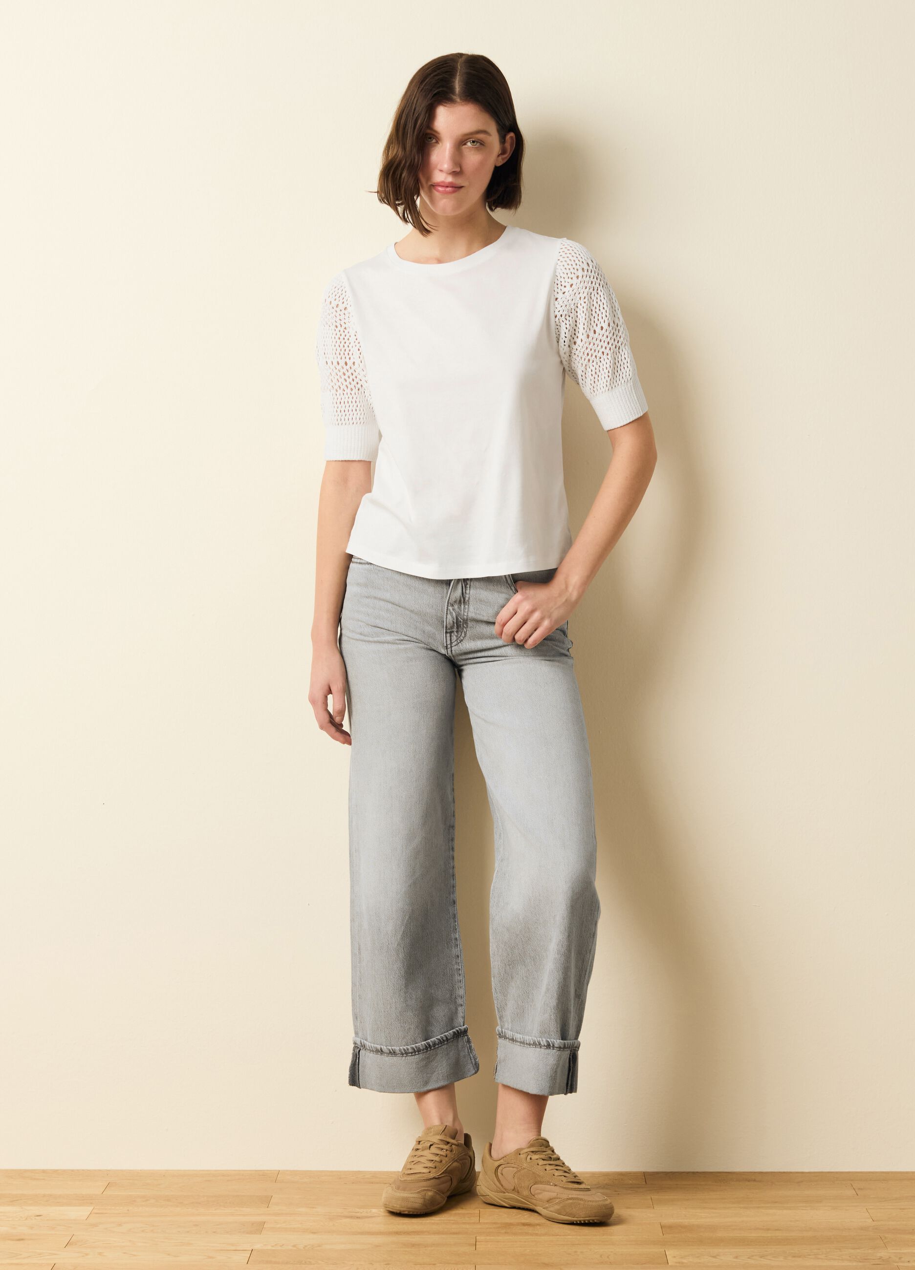 T-shirt with puff sleeves and crochet