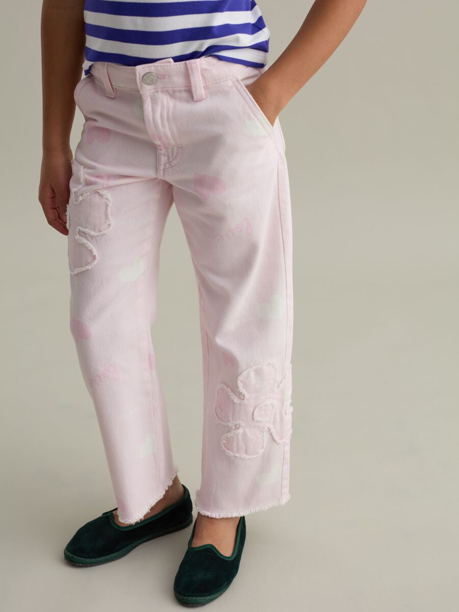 Jeans with heart print and appliqué flowers_3