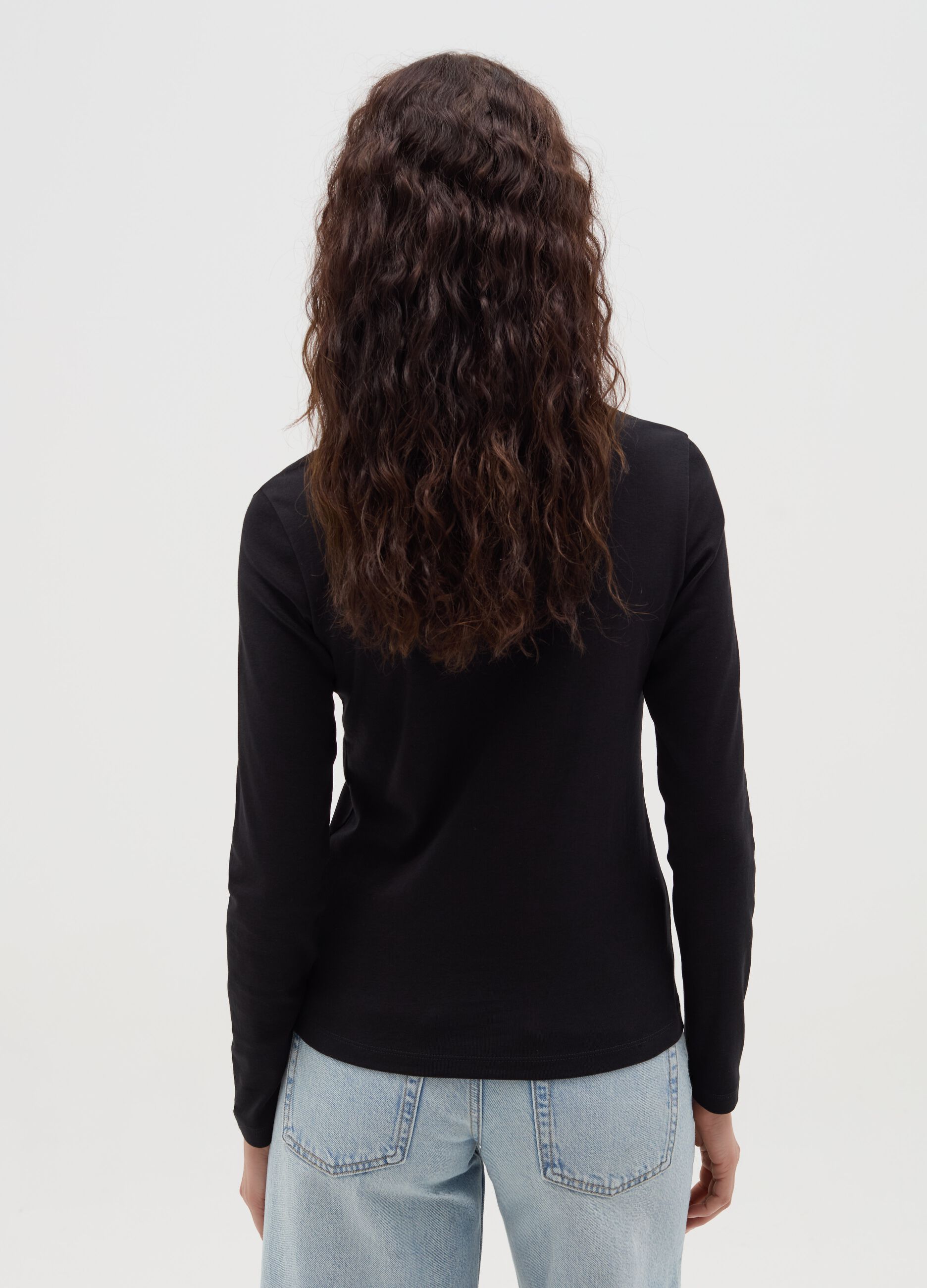 Long-sleeved T-shirt with round neck