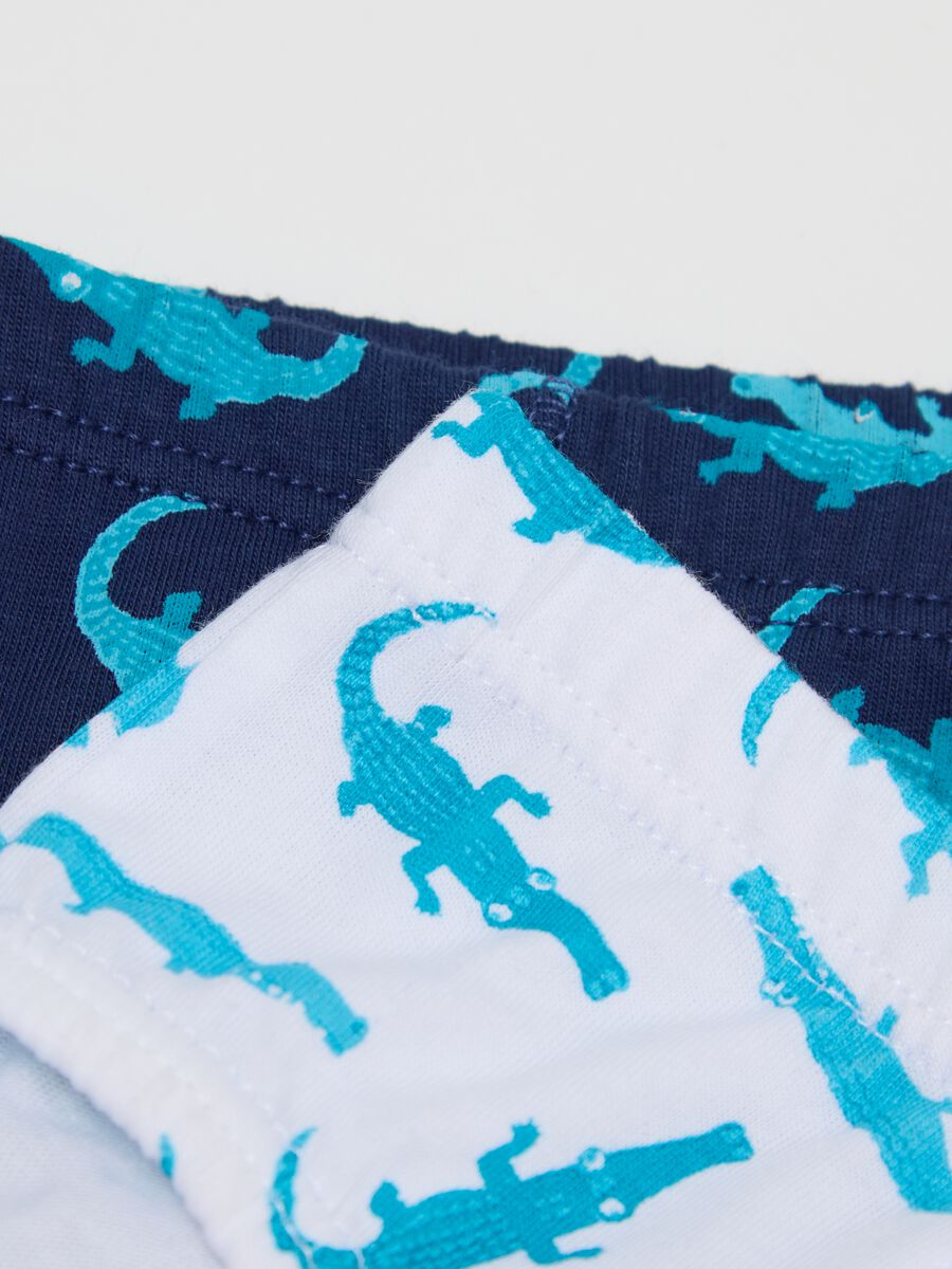 Set of children's cotton briefs with playful patterns_3