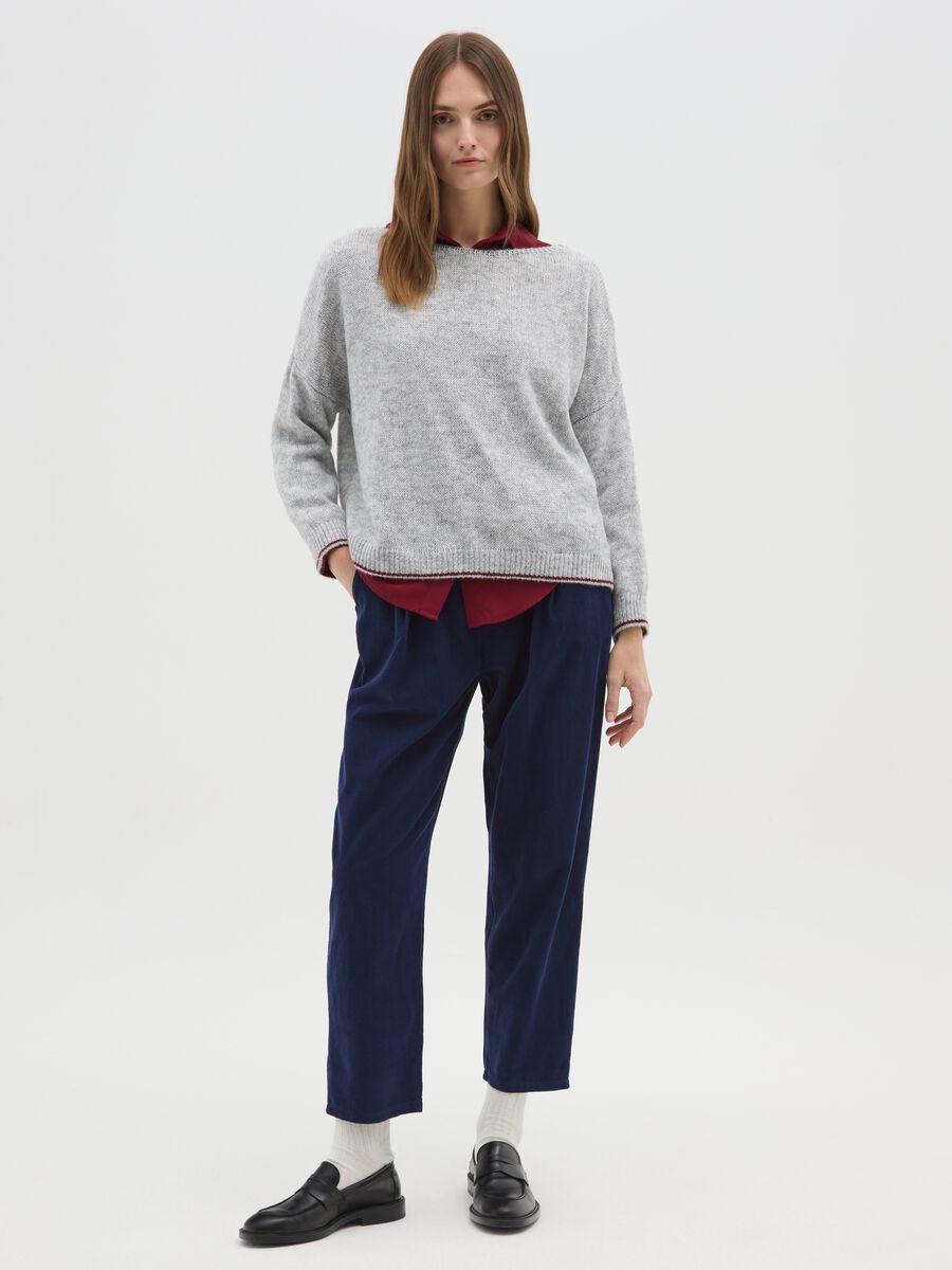 Grey jumper with round neckline and contrast trim_1