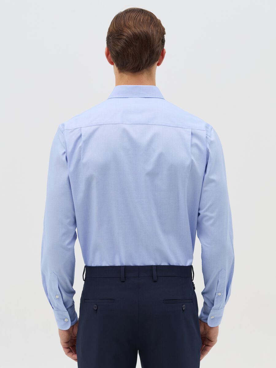 Regular-fit easy-iron shirt in light blue Oxford cotton_2