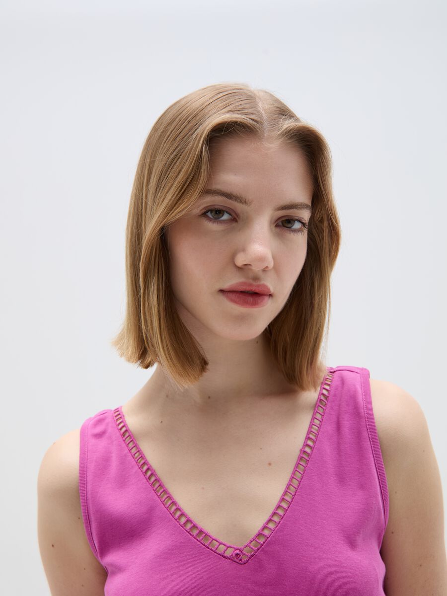 Tank top with V neck and openwork edging_1