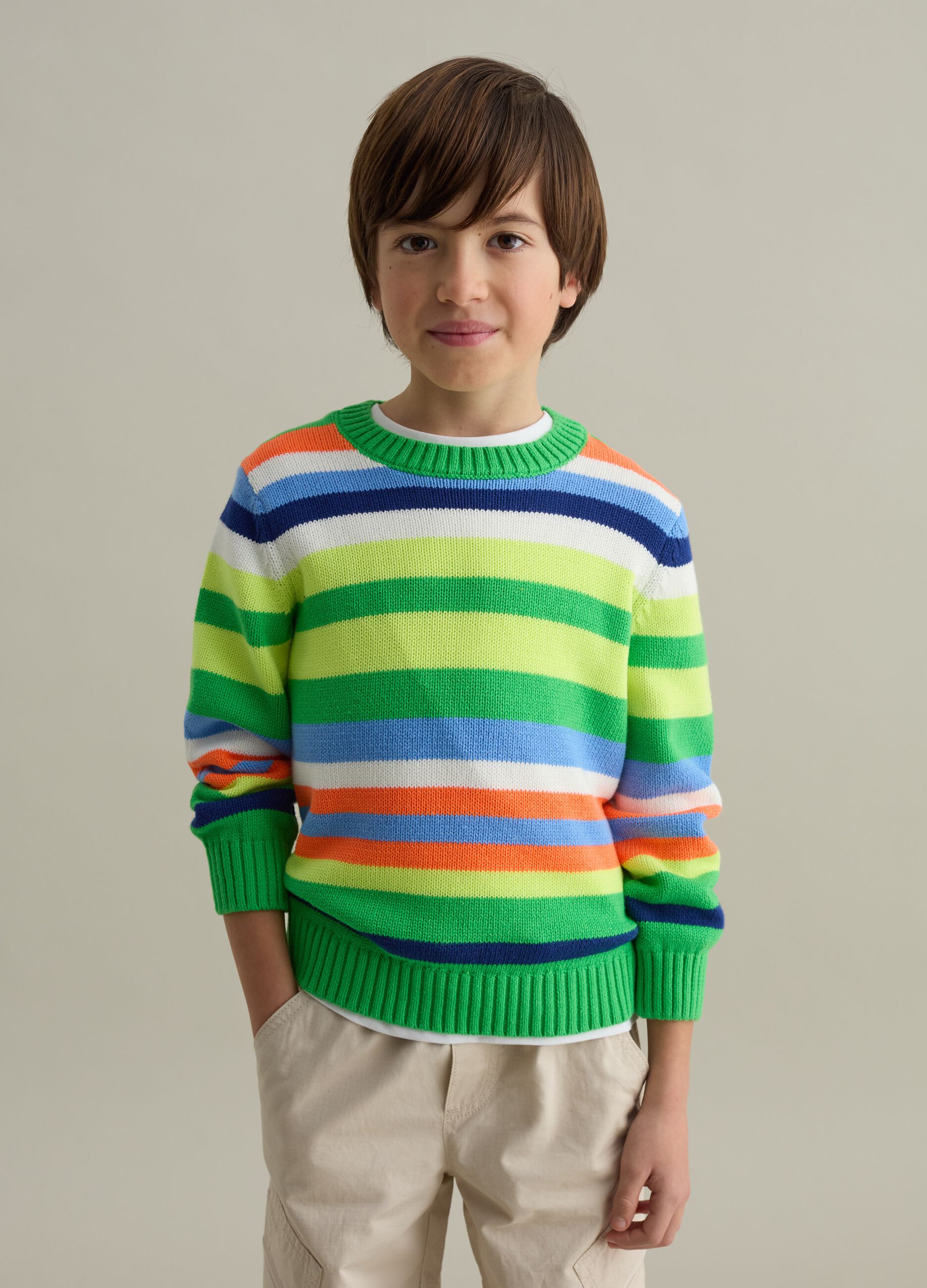 Pullover in fantasia a righe multicolore 
