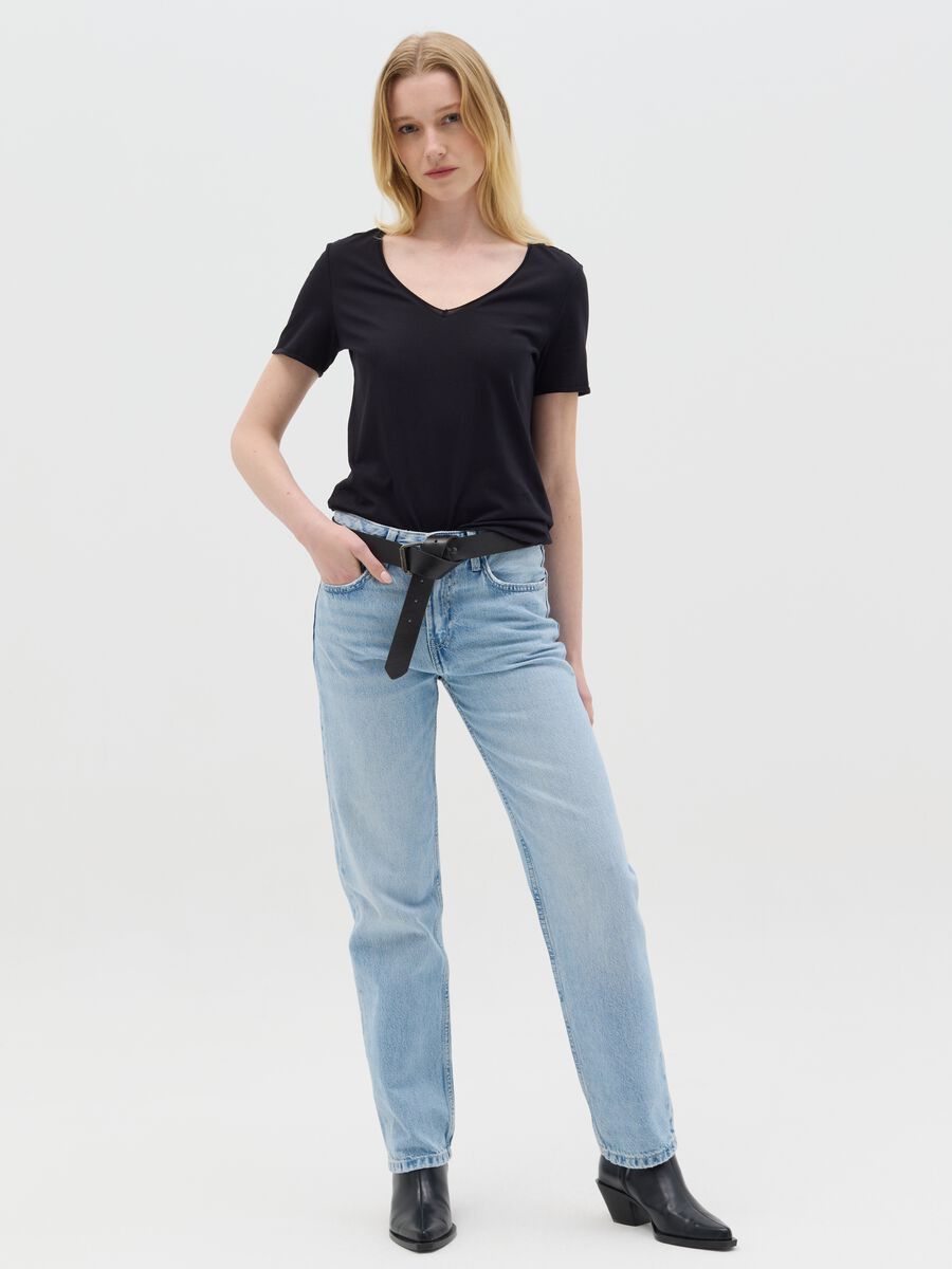 Black T-shirt in organic cotton with V neck_1