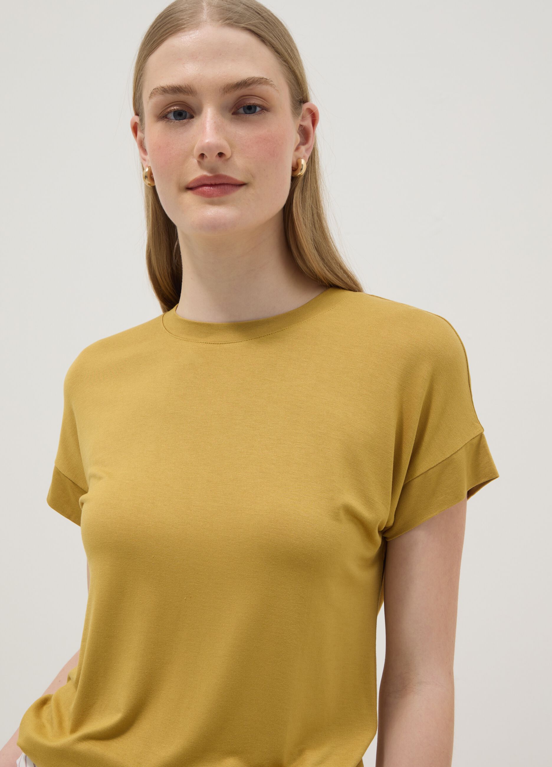 Yellow short-sleeve stretch viscose T-shirt