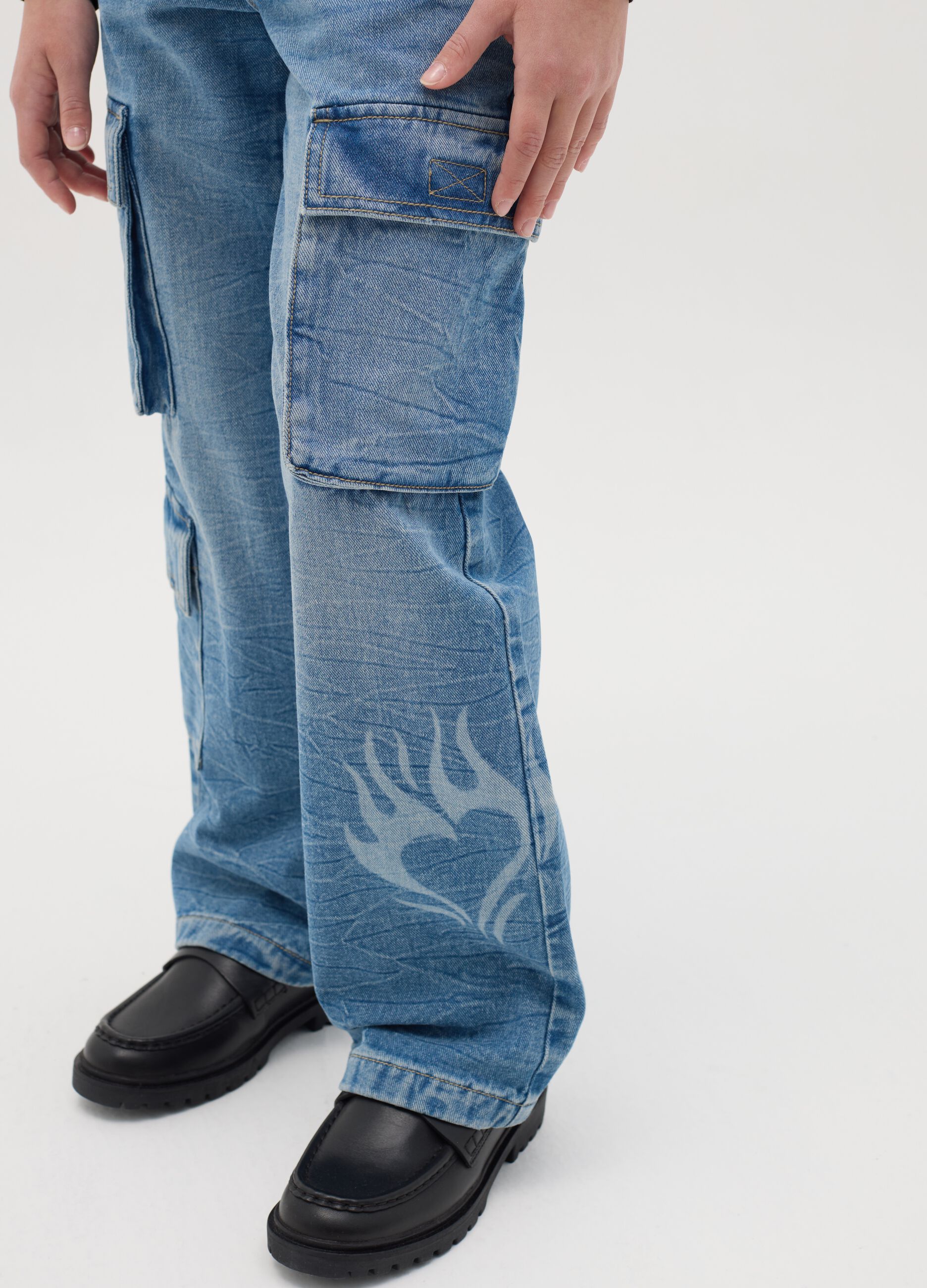 Cargo jeans with heart print