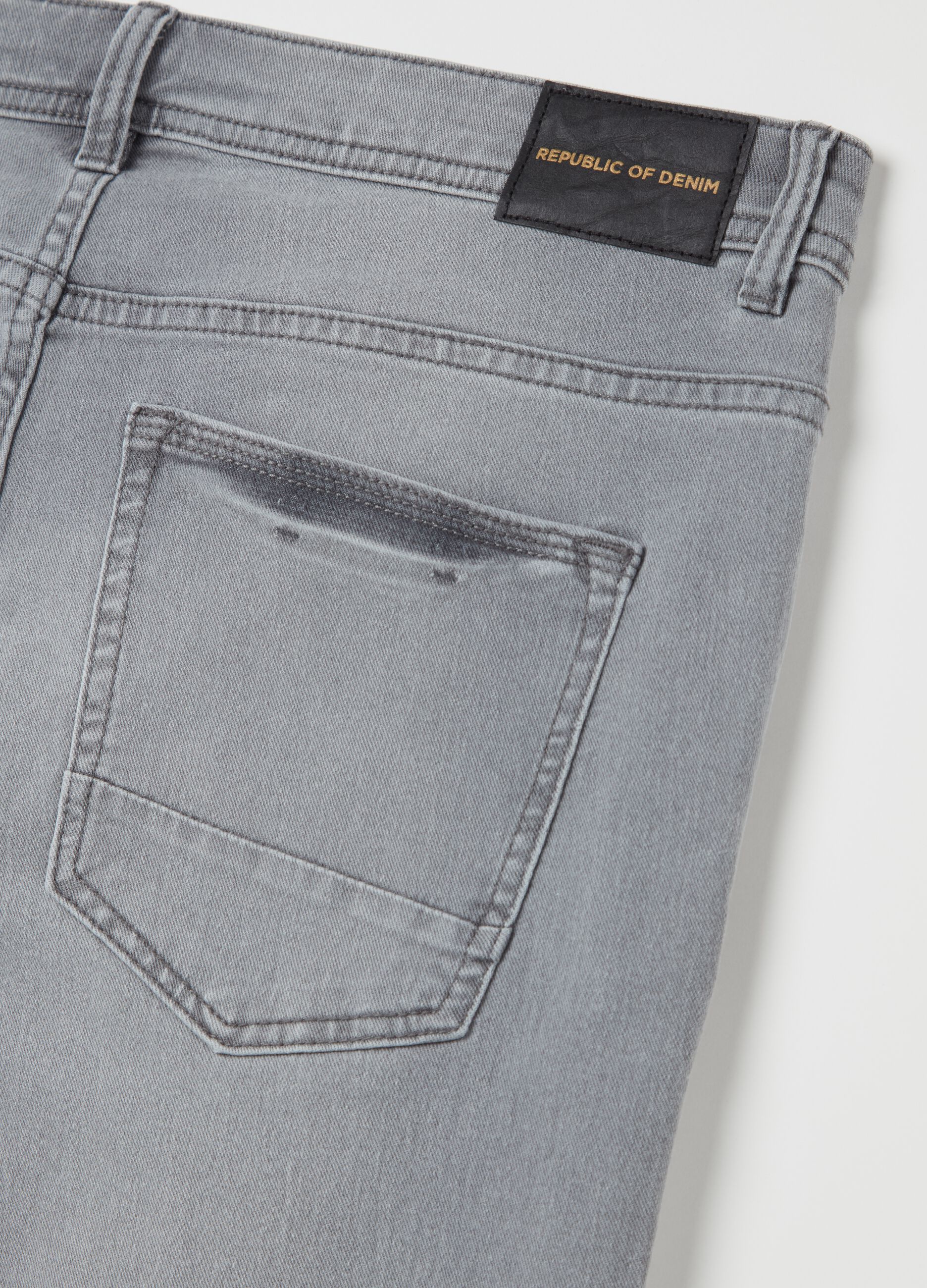 Super-skinny-fit jeans with fading
