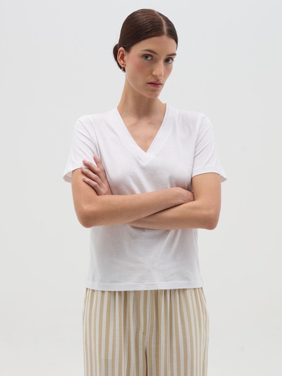 White T-shirt with V neck_0