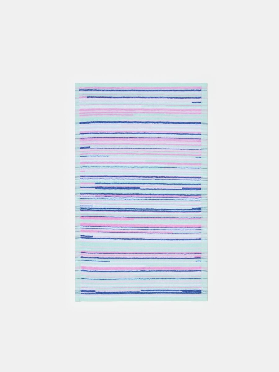Guest towel with striped pattern_0