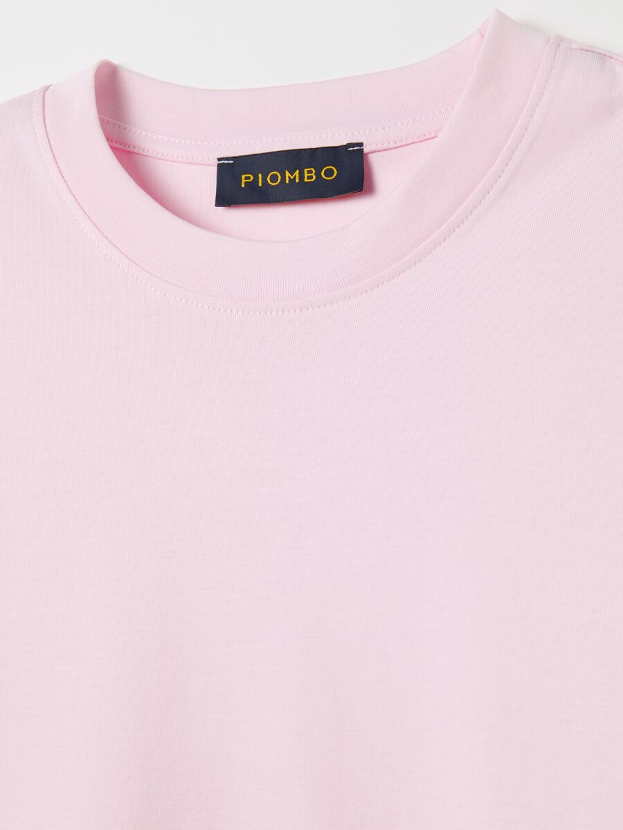 Plain cotton T-shirt with round neck._5